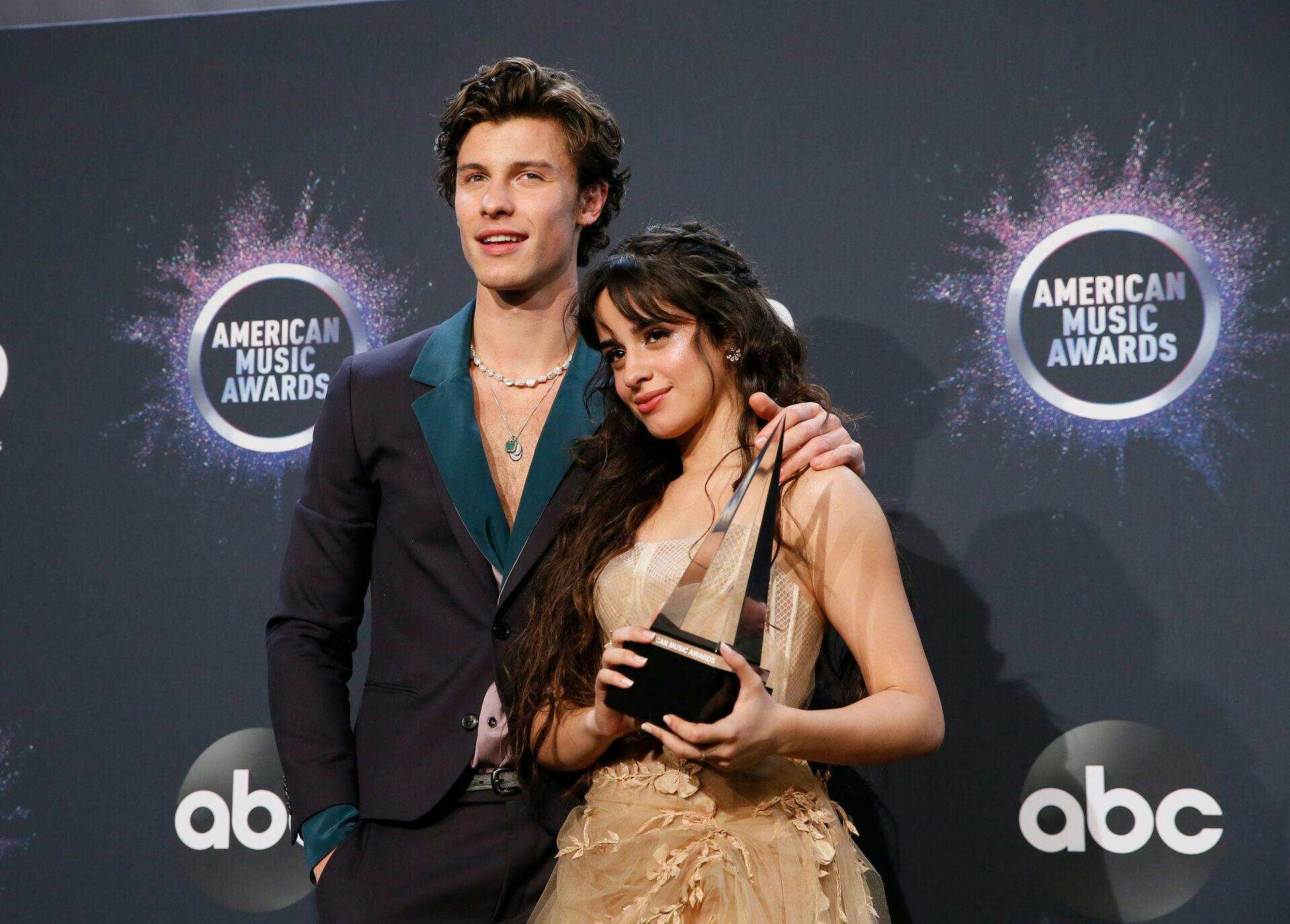 2019 American Music Awards - Photo Room - Los Angeles, California, U.S., November 24, 2019 - Shawn Mendes and Camila Cabello pose with their award for Collaboration of the Year for Senorita. REUTERS/Danny Moloshok