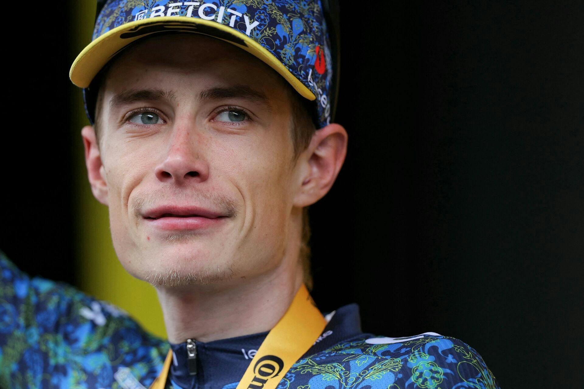 Jonas Vingegaard vil hellere risikere at miste sin andenplads i Tour de France end ikke at gå efter den gule trøje.