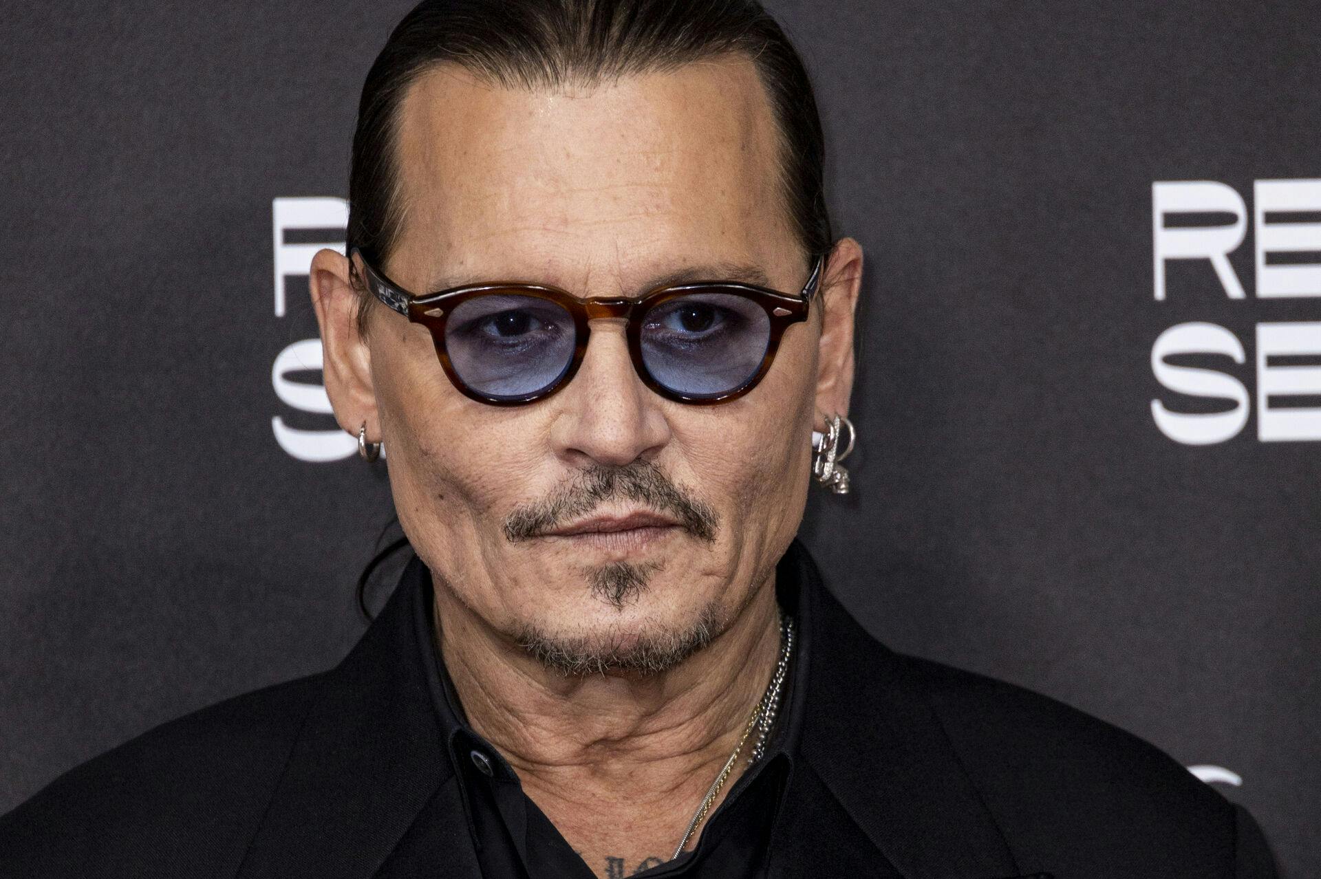 To år efter den dramatiske retssag mod ekskonen Amber Heard tyder det på, at Johnny Depp har fundet kærligheden på ny.