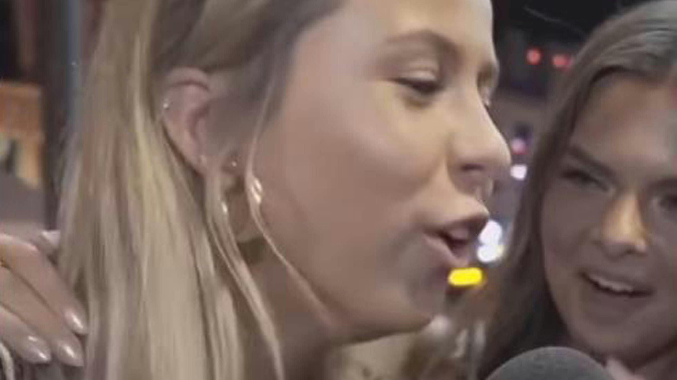 Hailey Welch gik viralt, da hun i et interview både fortalte om - og demonstrerede - sin metode til det bedste blowjob.