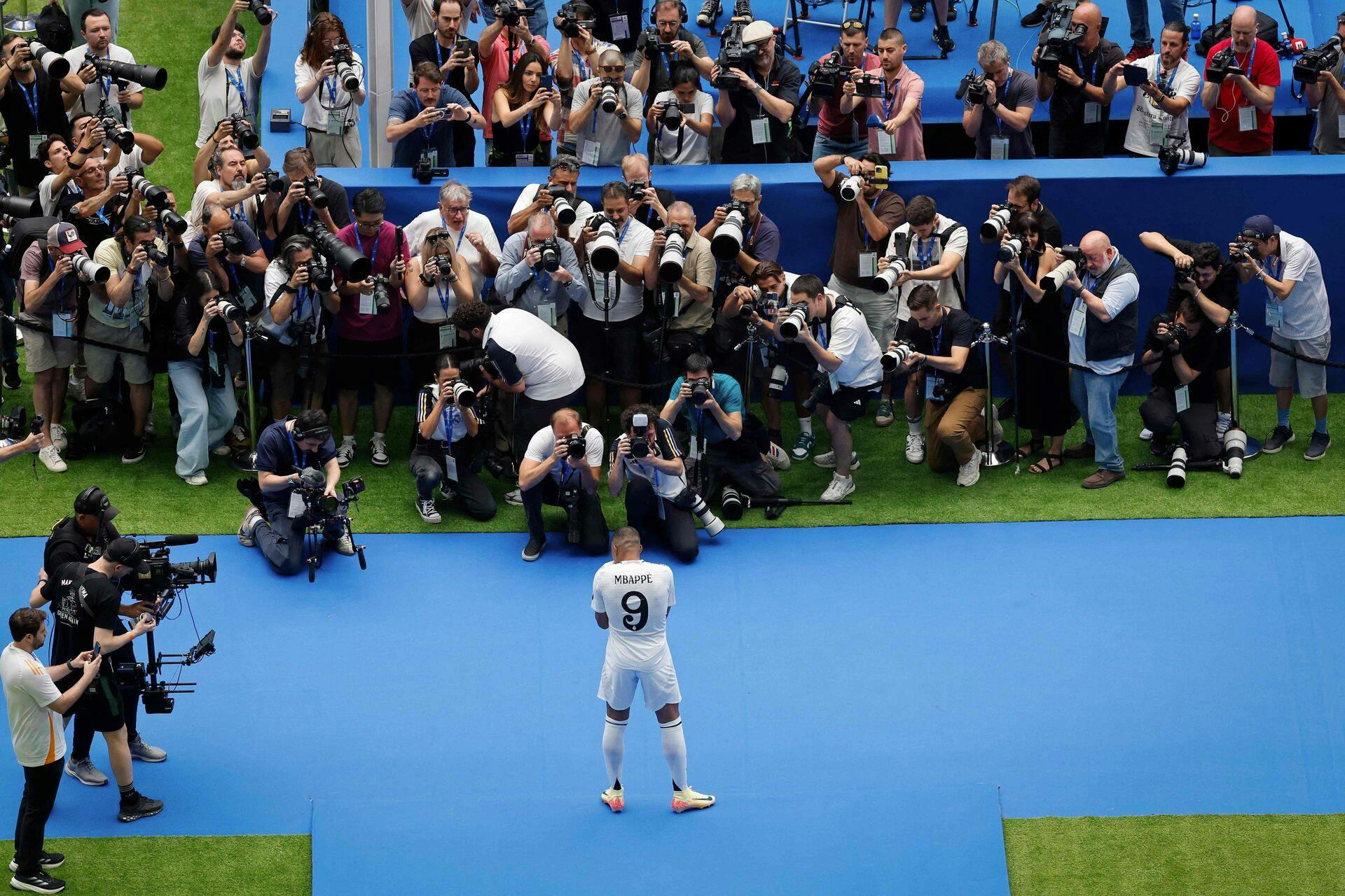 Der blev ikke sparet på noget, da Kylian Mbappe blev præsenteret.