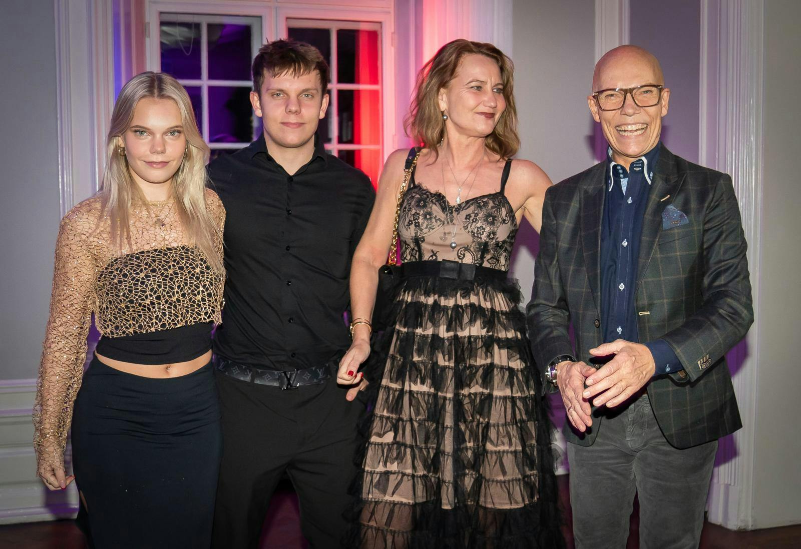 Isabella, Nikolai og Anette inviterer alle, der har lyst, til at deltage i den offentlige del af bisættelsen på fredag. Men de vil også helt privat sige farvel og dele minderne om Jens Werner med de nærmeste.