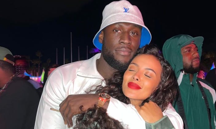 Stormzy og Maya Jama danner ikke længere par. Det fortæller det nu tidligere kendispar i en fælles Instagram-story på Instagram.