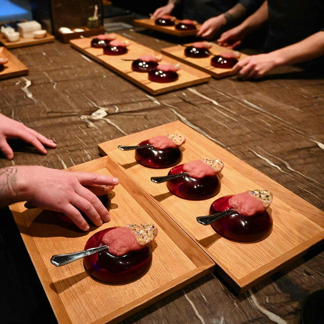 Menuen her har fået navnet "tungekys". Turde du spise den?