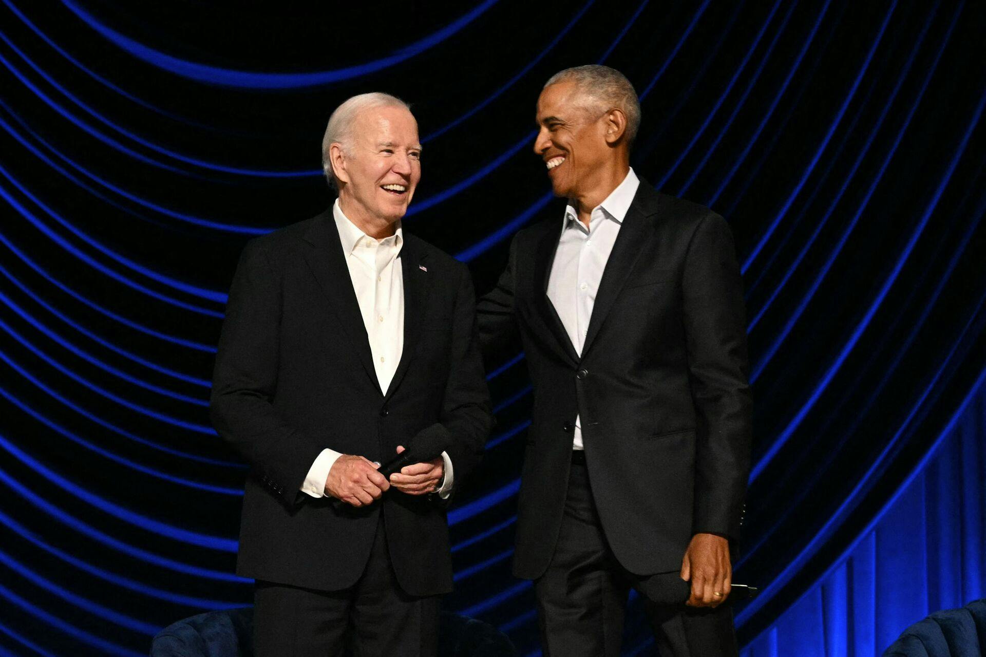 TOPSHOT - US President Joe Biden (L) stands with former US President Barack Obama onstage during a campaign fundraiser at the Peacock Theater in Los Angeles on June 15, 2024. (Photo by Mandel NGAN / AFP)