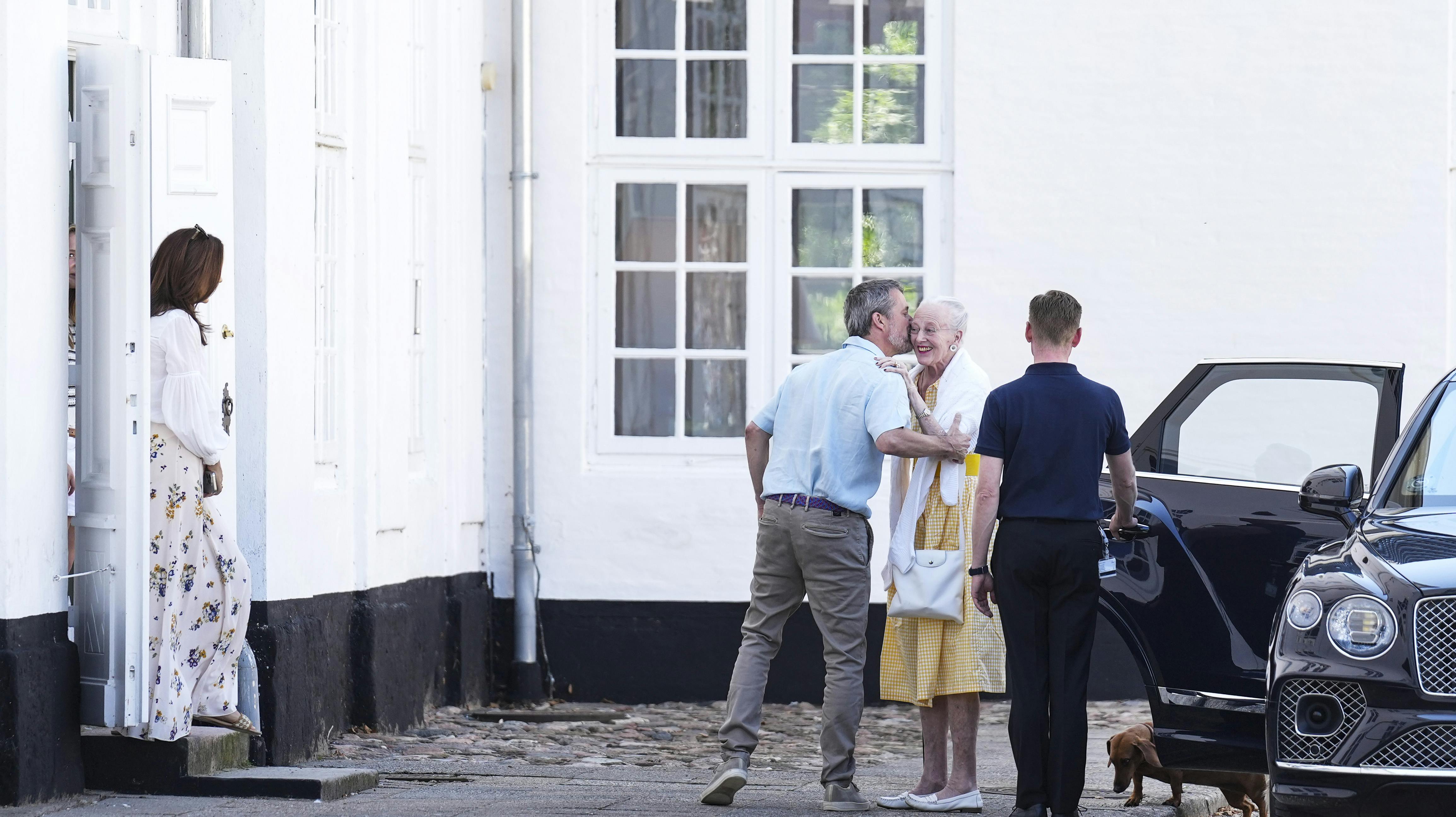 Fredag er dronning Margrethe ankommet til Graasten Slot.