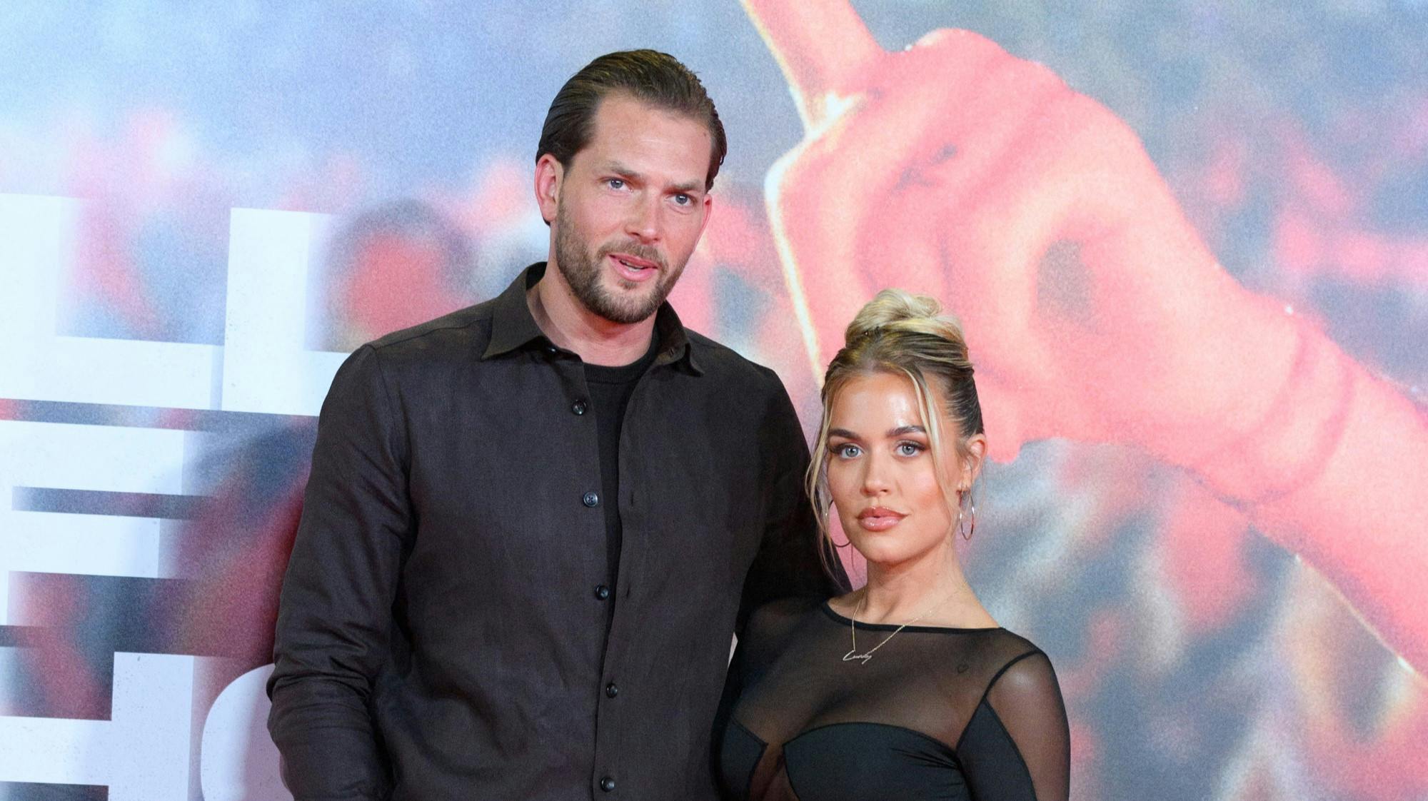 Lottie Tomlinson og Lewis Burton skal være forældre for anden gang. Det afslører den tidligere "One Direction"-stjerne Louis Tomlinsons søster på Instagram.