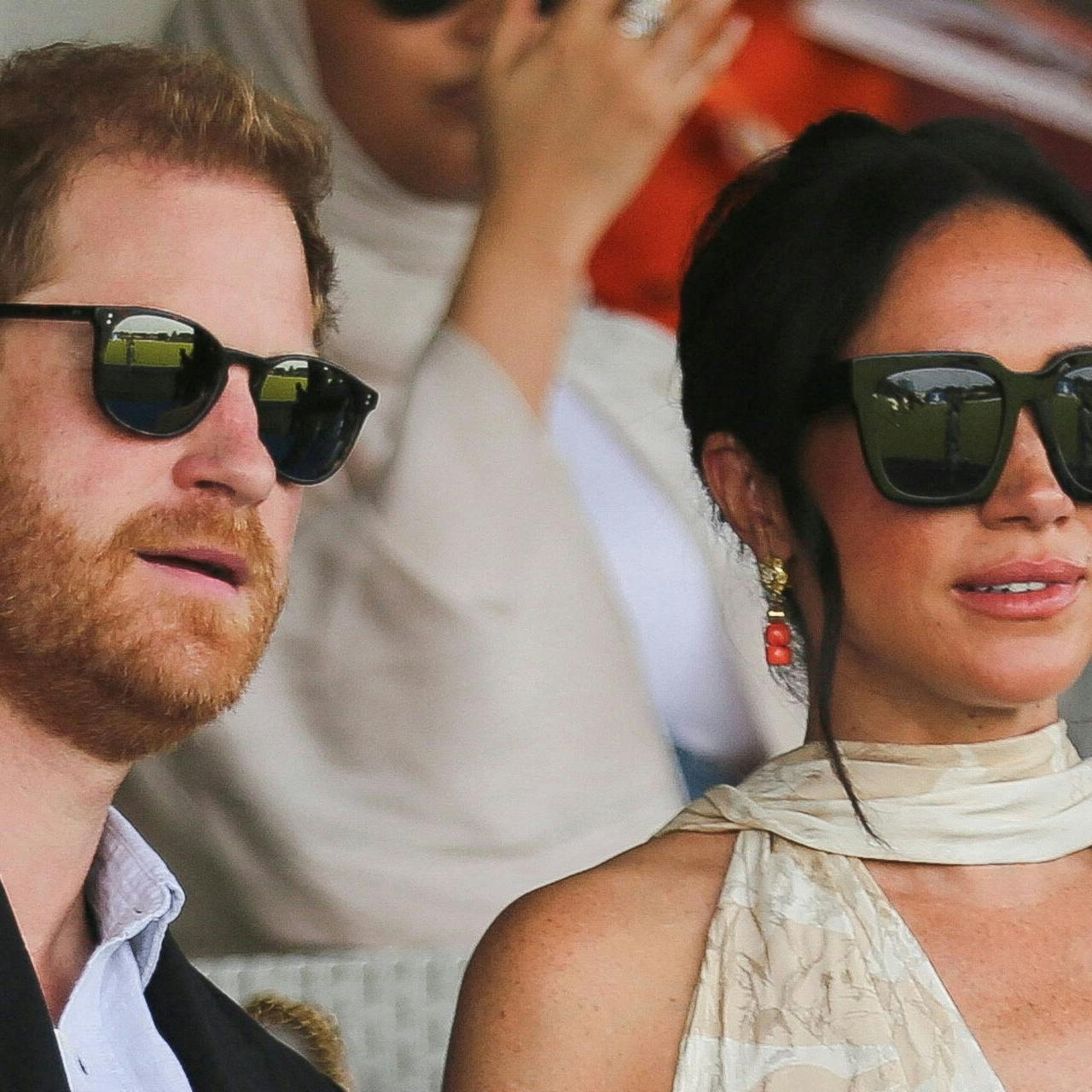 Harry og Meghan skal modsat andre i den kongelige familie tjene de fleste af deres penge selv. De har nemlig valgt at træde ud af familien og i stedet søge deres egen lykke med salg af alt fra bøger til tv-serier og kostbare foredrag.