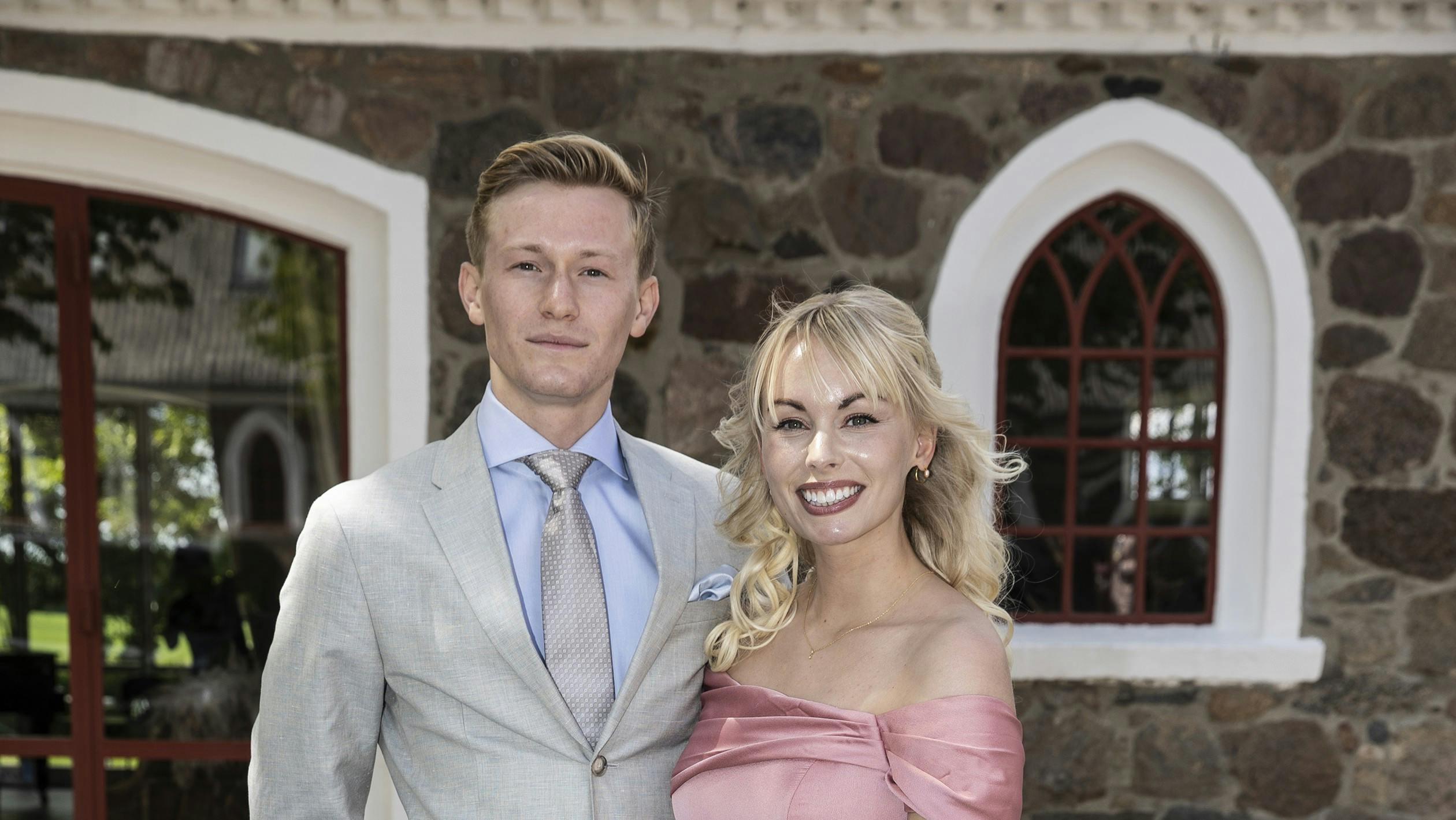 De nygifte par, Albert Harson og Jenna Bagge, er rejst sydpå for at dyrke kærligheden under varmere himmelstrøg.