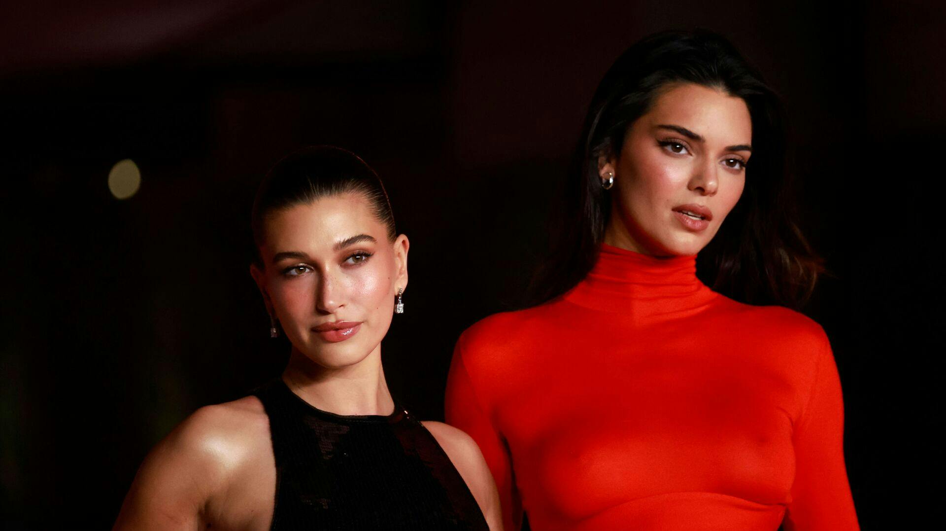 Hailey Bieber har fået ny diamantring på fingeren. Det fortæller hun til W Magazine, hvor hun dog afkræfter nogle rygter om ringen, som har erstattet forlovelsesringen fra 2018.