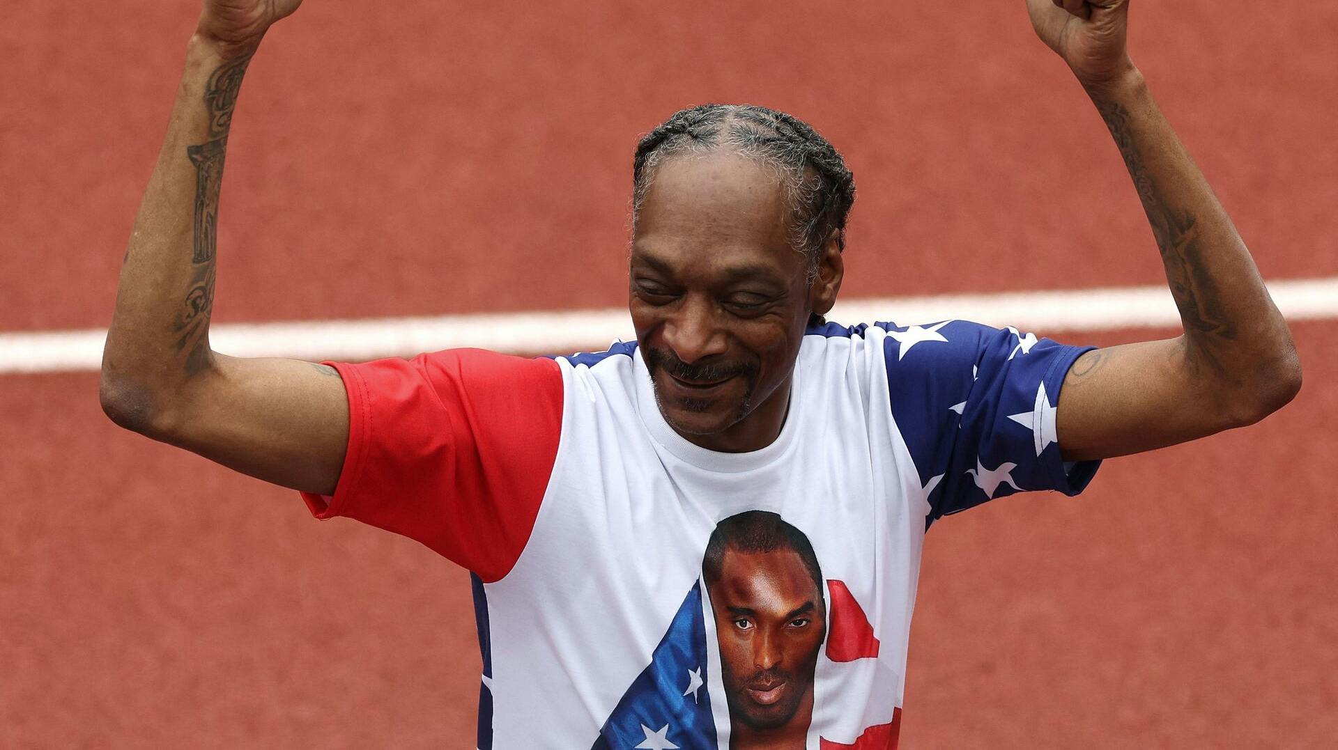 Snopp Dogg er at finde i Paris, hvor han også selv kommer til at spille en rolle. 