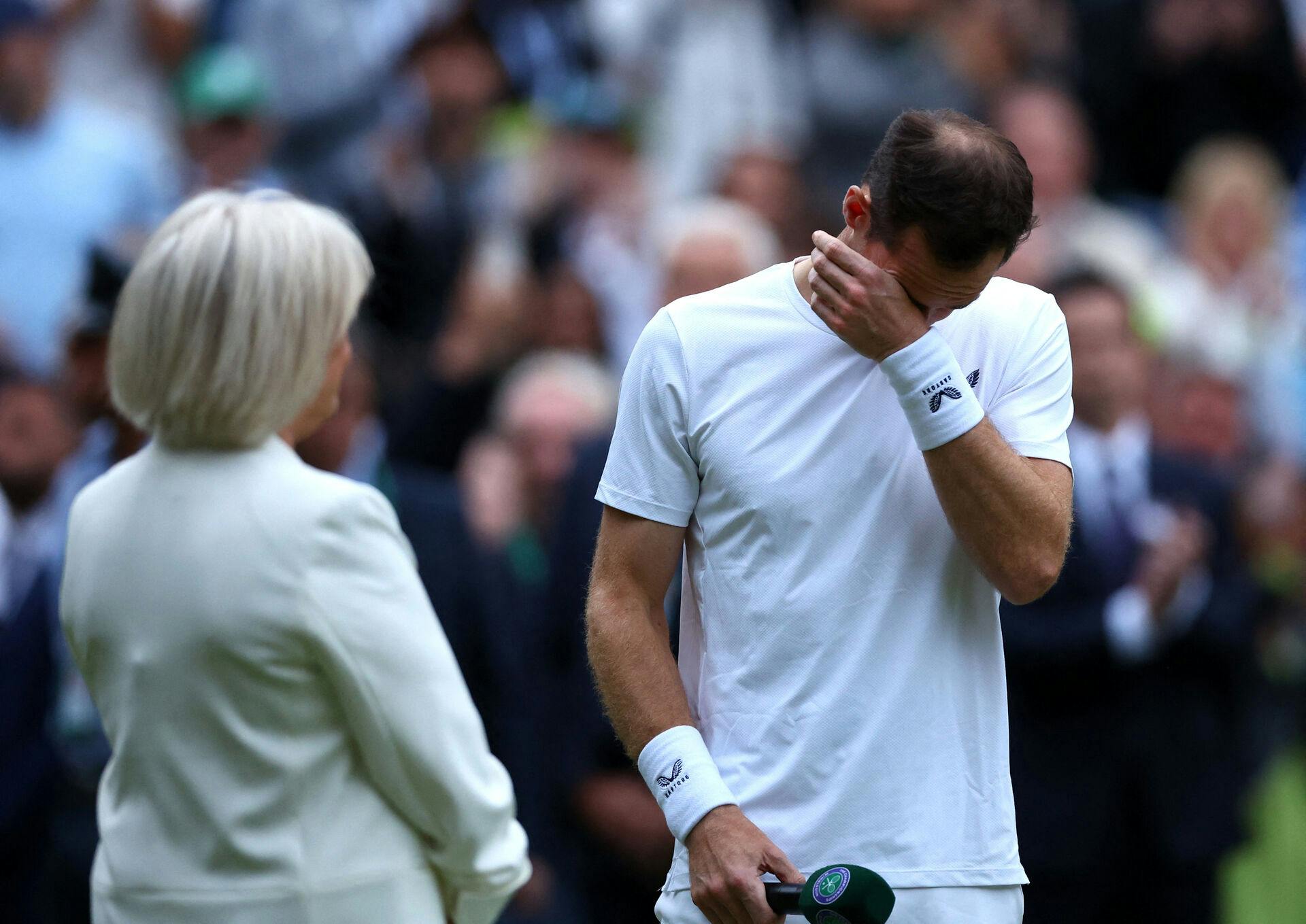 Andy Murray var tydeligt berørt, da han tidligere på måneden modtog en farvel-hyldest på Wimbledons Centre Court.&nbsp;