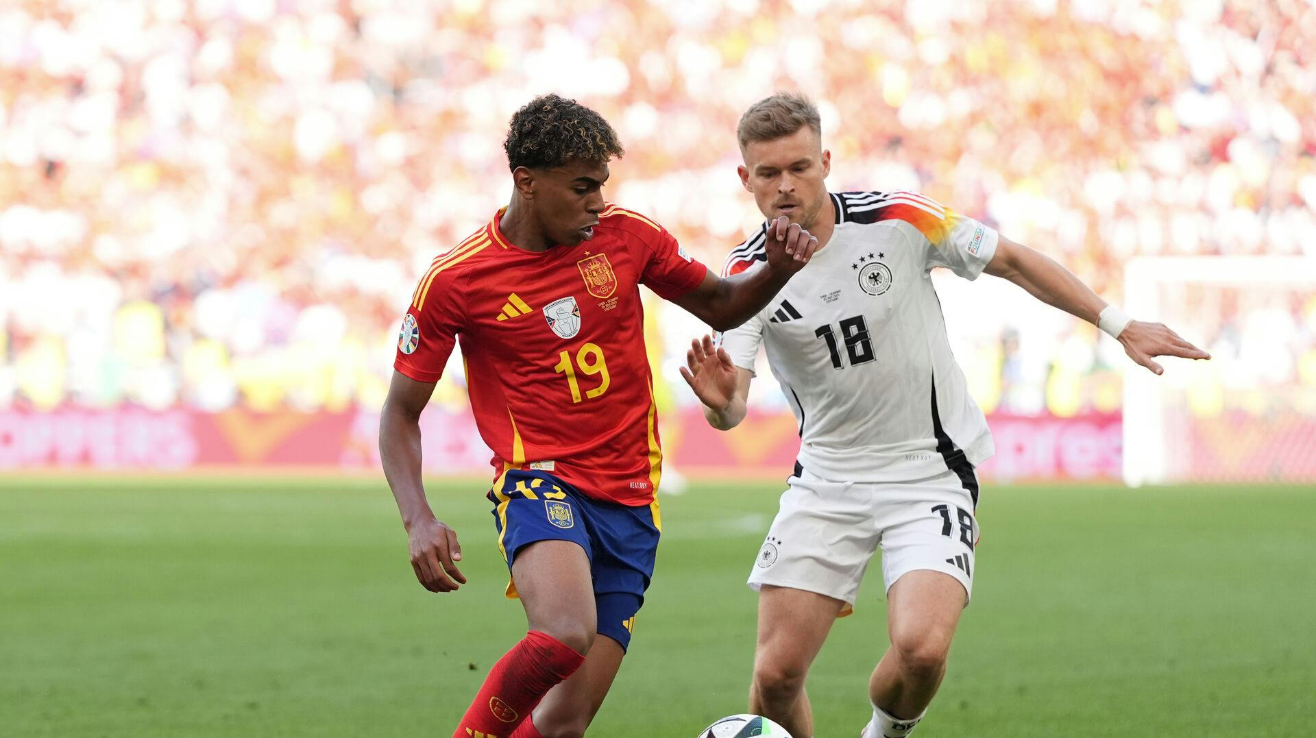 Maximilian Mittelstädt er kommet sig over EM-skuffelsen på bedste vis. Han er nemlig på Mallorca med kæresten, familie og venner. Her har venstrebacken været på knæ, og det blev til et stort "ja" fra Lea Prinz.