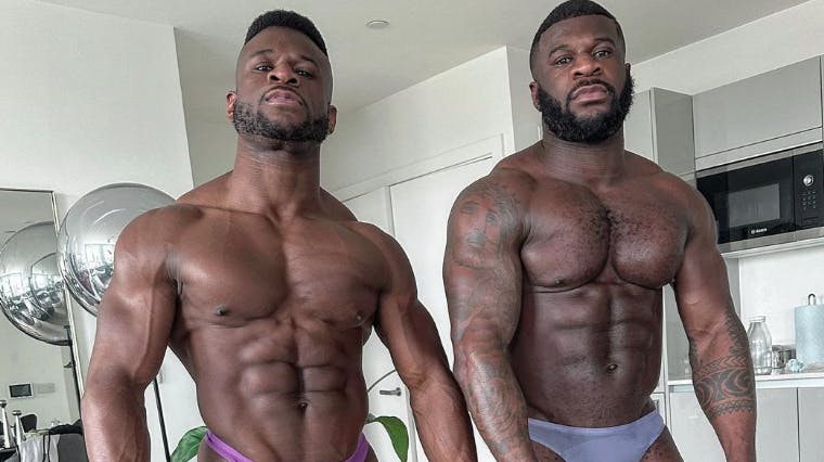 Darren (th), der her poserer sammen med sin tvilling Daniel, bryder sig ikke om, at hvide mænd ser på ham som et sort sexobjekt.