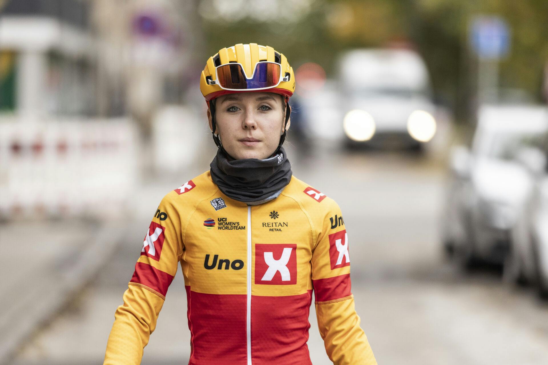 Cykelrytter Solbjørk Minke Anderson har brækket kravebenet efter at være blevet påkørt på en træningstur og misser OL.