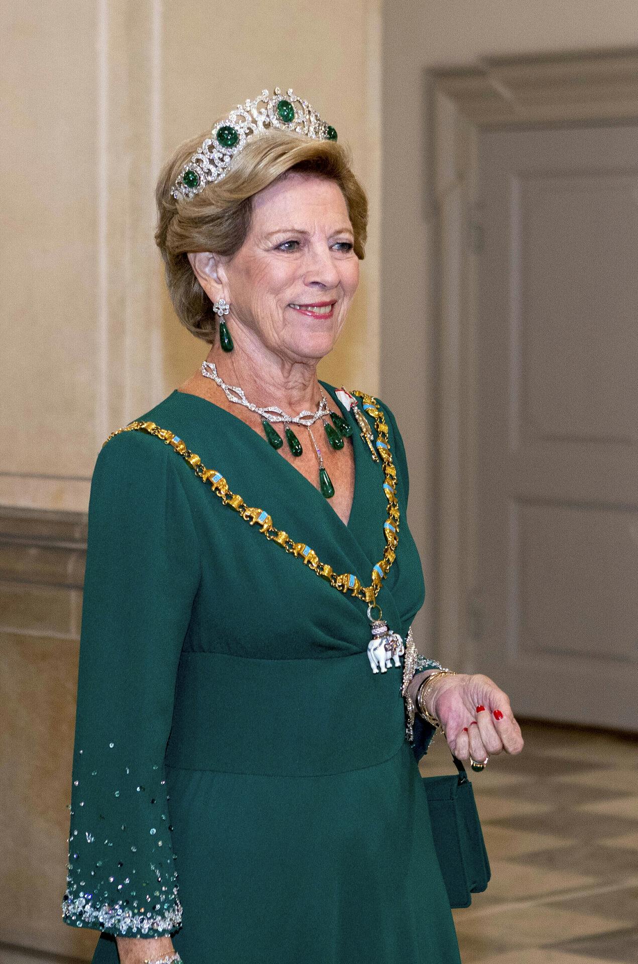 Dronning Anne-Marie og familien skal (endelig) snart til bryllup.