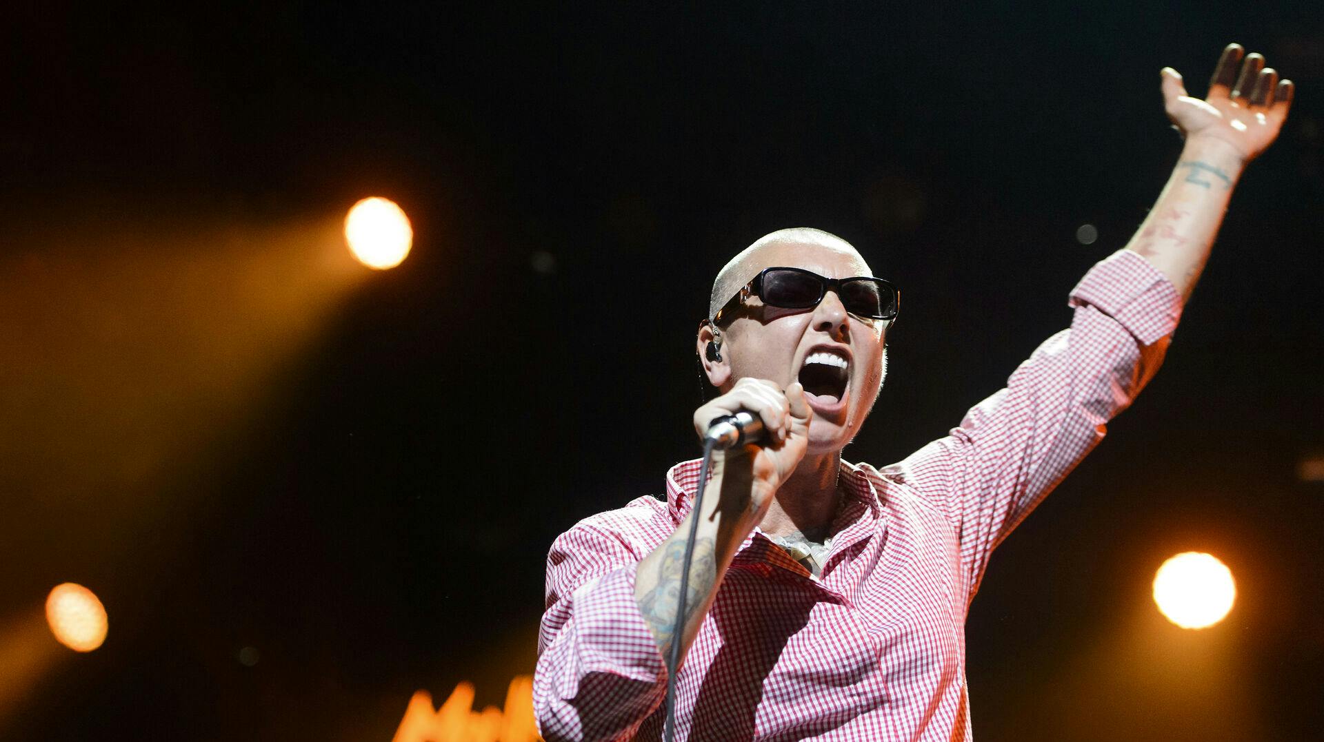 Den irske musiklegende Sinéad O'Connor gik bort for et år siden. Nu er den officielle dødsattest blevet offentliggjort, som bekræfter, hvad hun døde af.