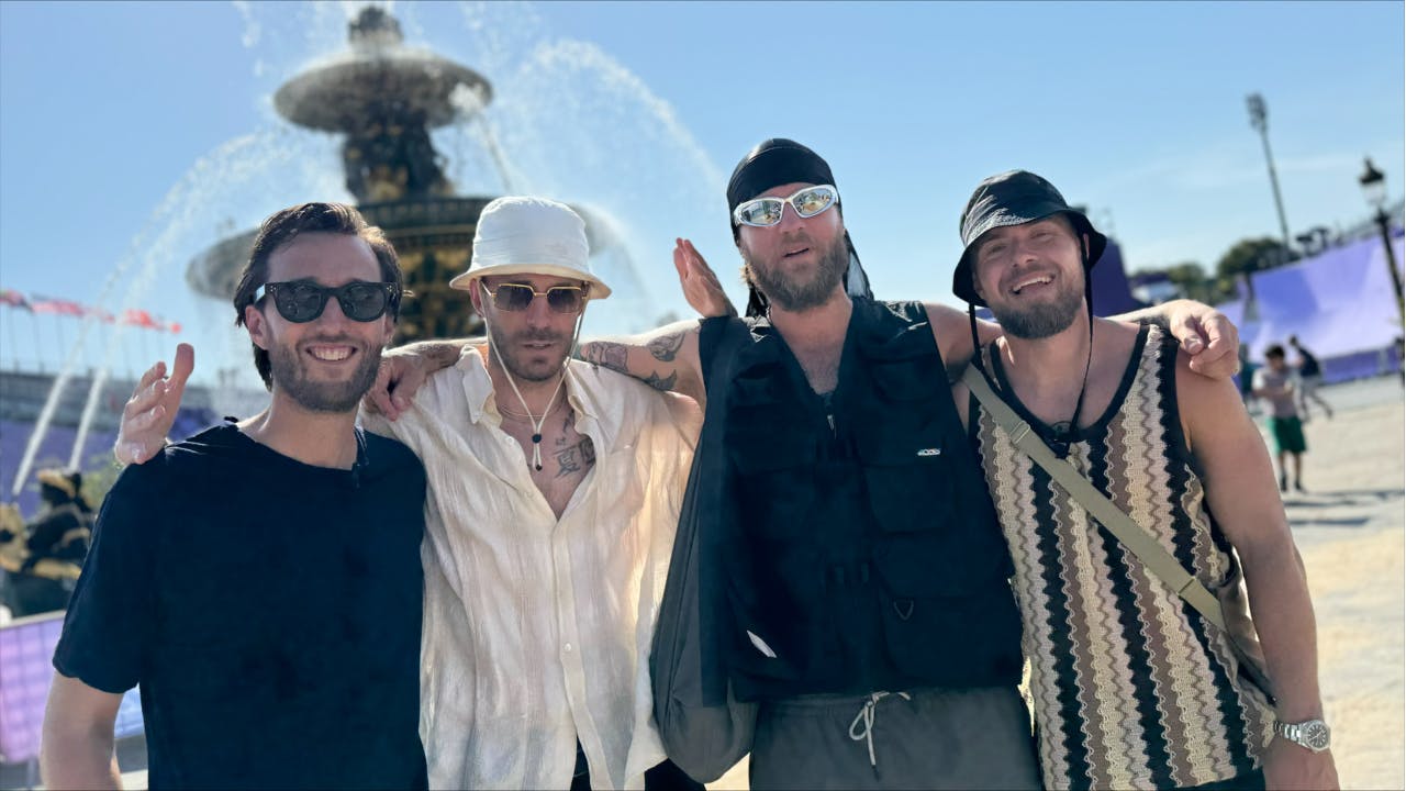 I dagens afsnit af I Paris Går Det Godt har Peter Falktoft og Esben Bjerre inviteret vennerne Nik & Jay med som skateboardingeksperter.