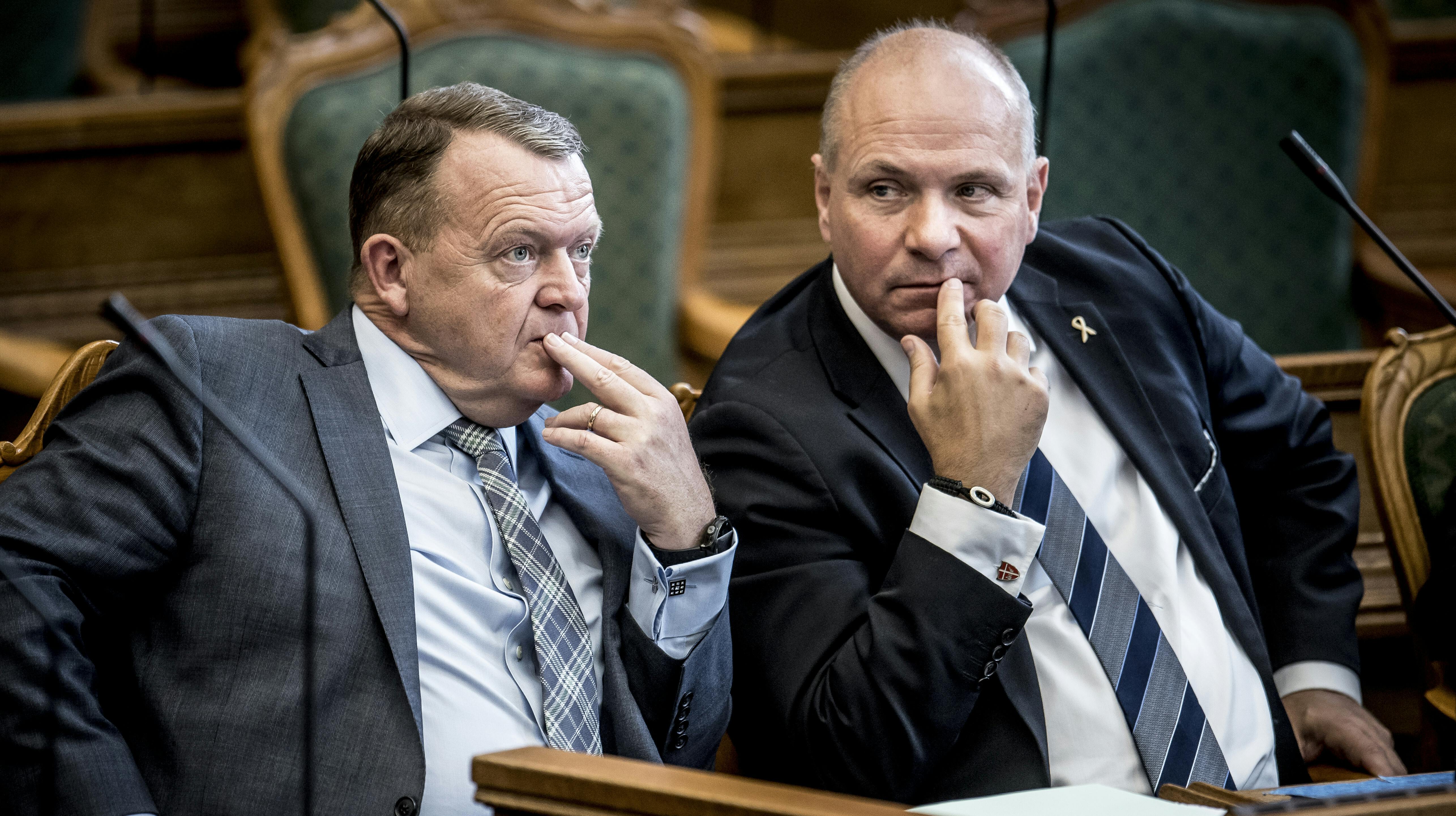 Lars Løkke Rasmussen (M) og Søren Gade (V) har begge været genstand for kritik grundet deres roller udenfor politik.