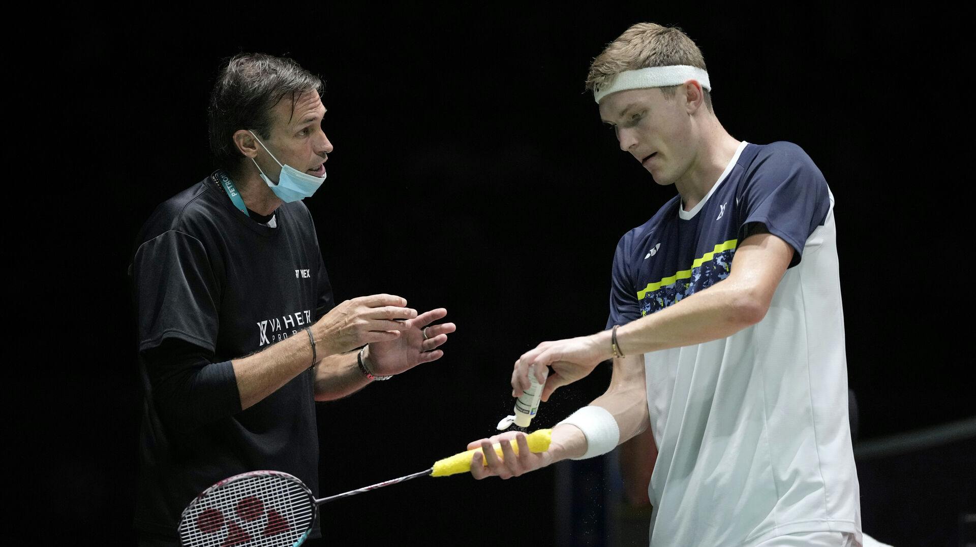 Henrik 'PK' Rohde er både Viktor Axelsens svigerfar og træner. 