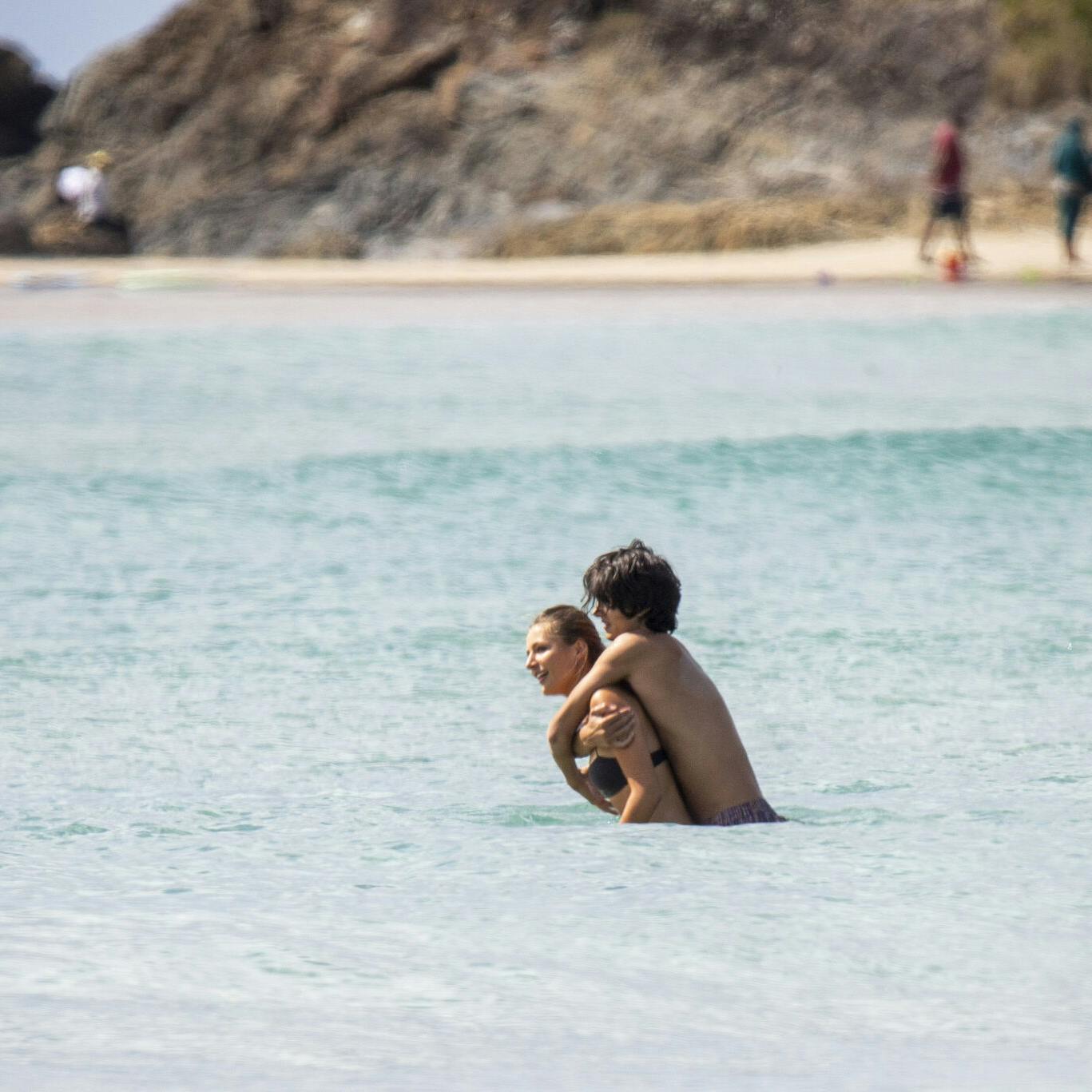 Grev Nikolai og Benedikte er nogle erfarne vandhunde, der også elsker sol og varme.