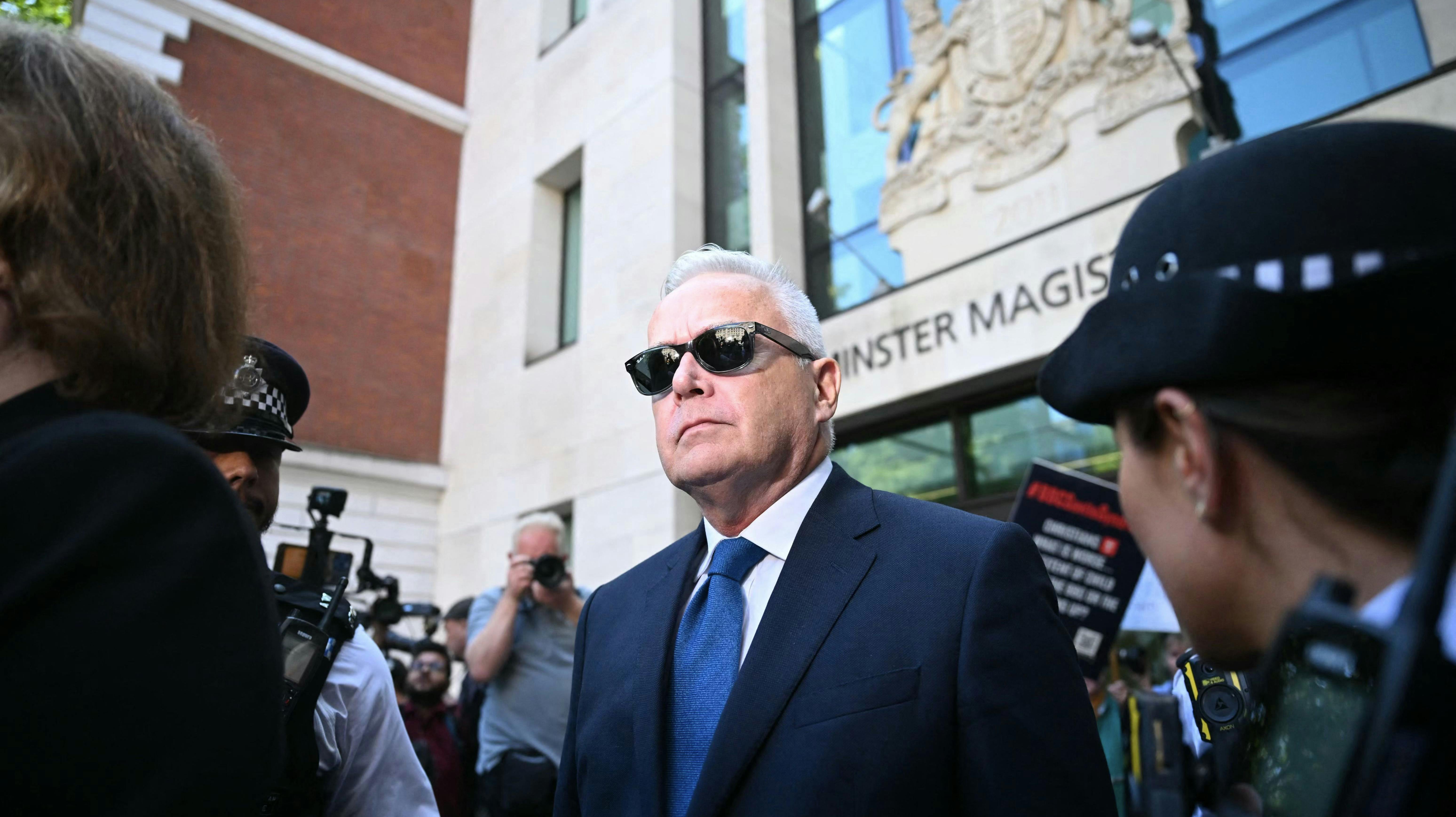 Værten er beskyldt for at besidde syv billeder i en såkaldt kategori A, 12 billeder i kategori B og 22 billeder i kategori C