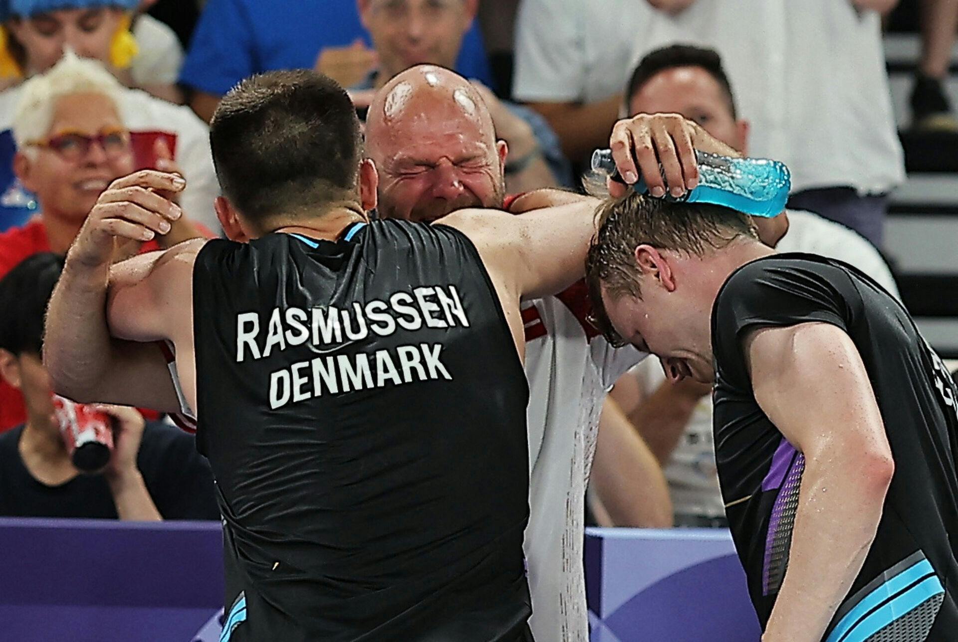 Anders Skaarup og Kim Astrup med træner Thomas Stavngaard efter sejren.&nbsp;