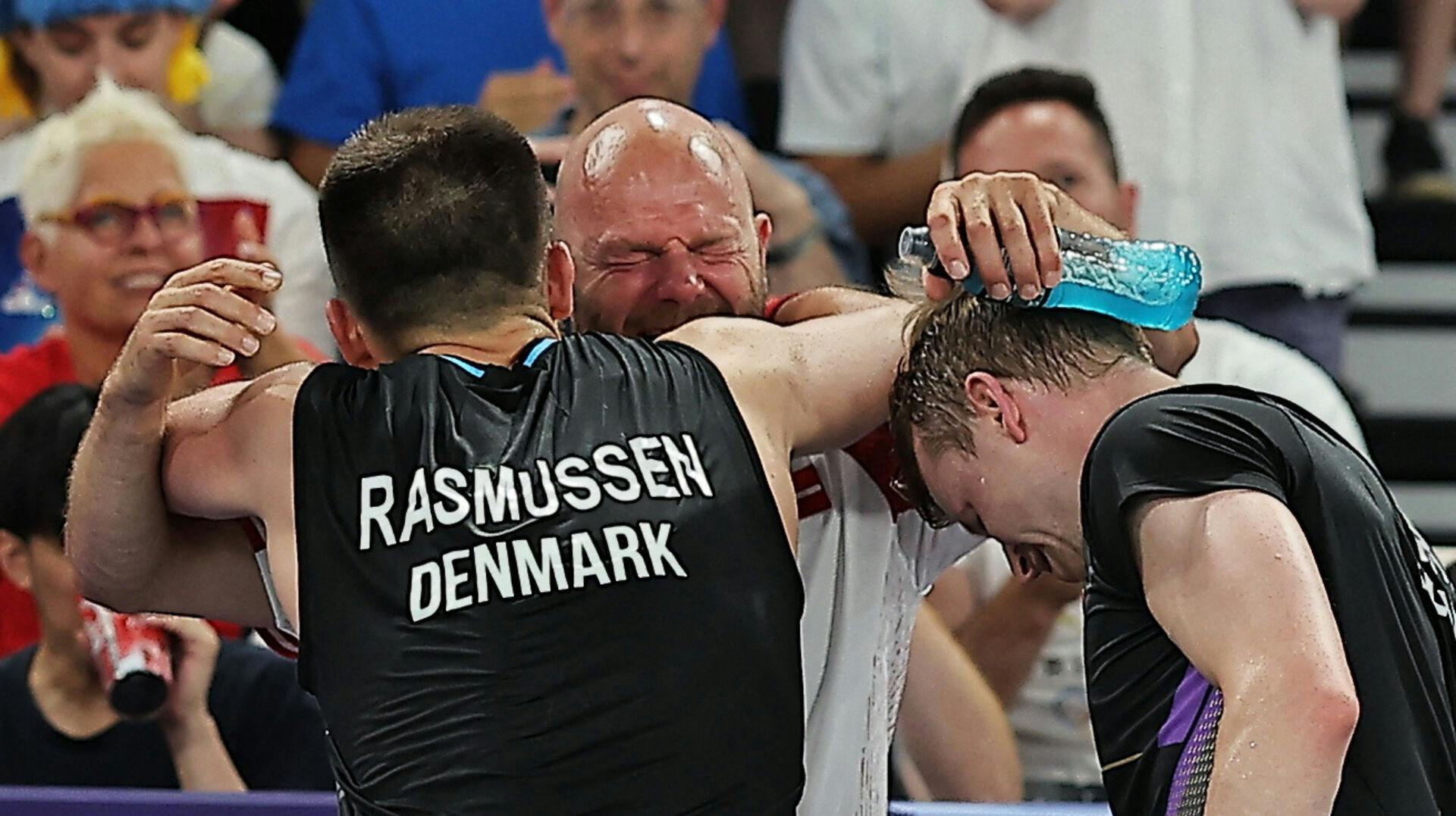 Anders Skaarup og Kim Astrup med træner Thomas Stavngaard efter sejren. 