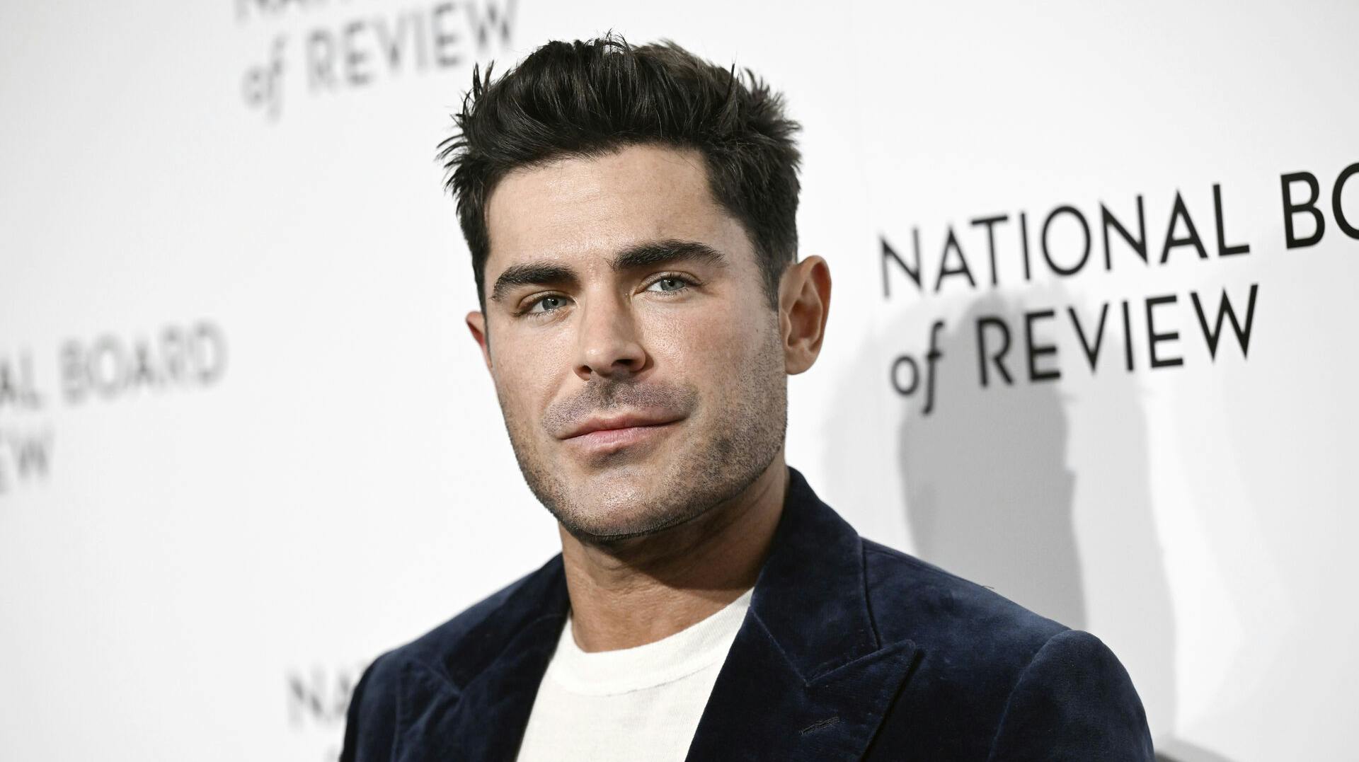 Zac Efron har været i en mindre pool-ulykke.