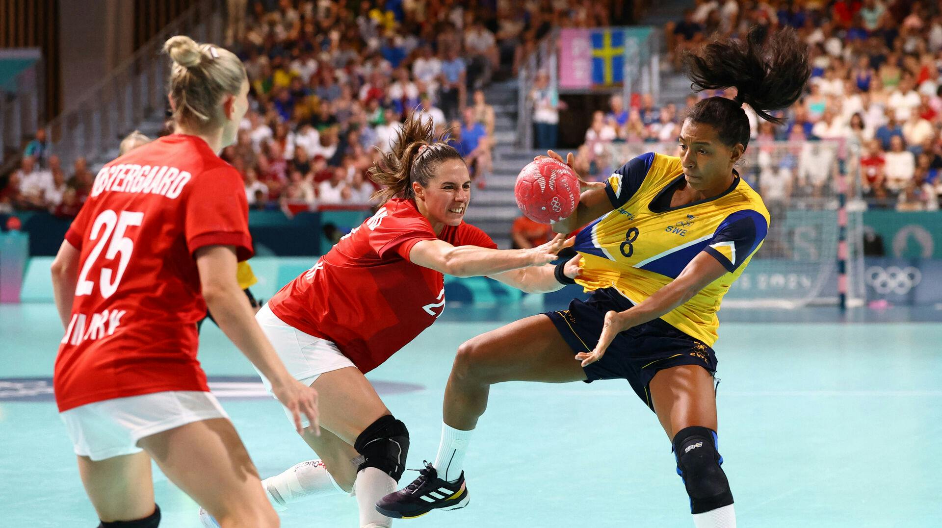 Louise Burgaard erstatter Michala Møller, som igen bliver reserve.