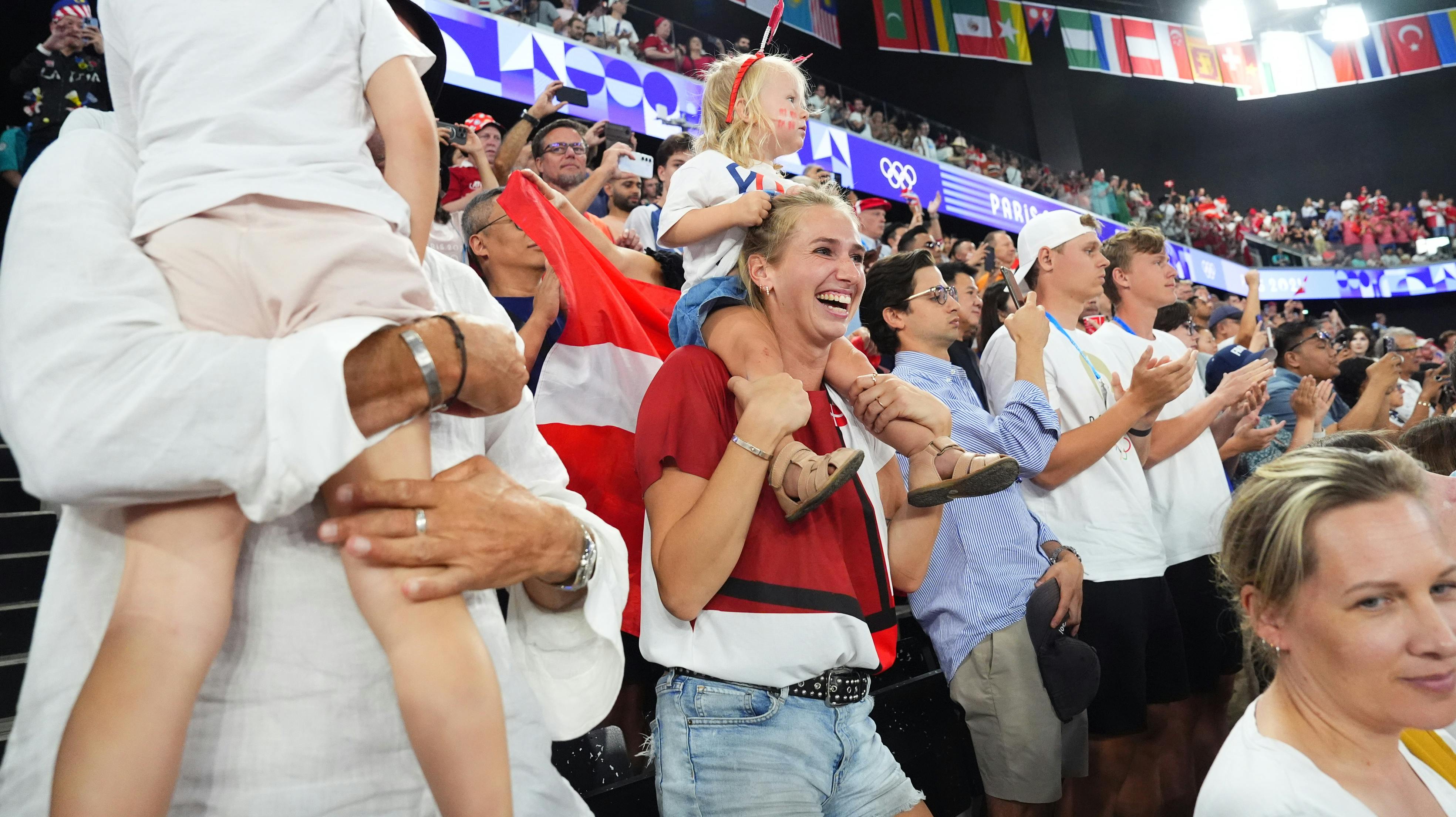 Viktor Axelsens kone, Natalia Koch Rohde, var selvsagt meget glad efter at husbonden igen formåede at snuppe OL-guldet.