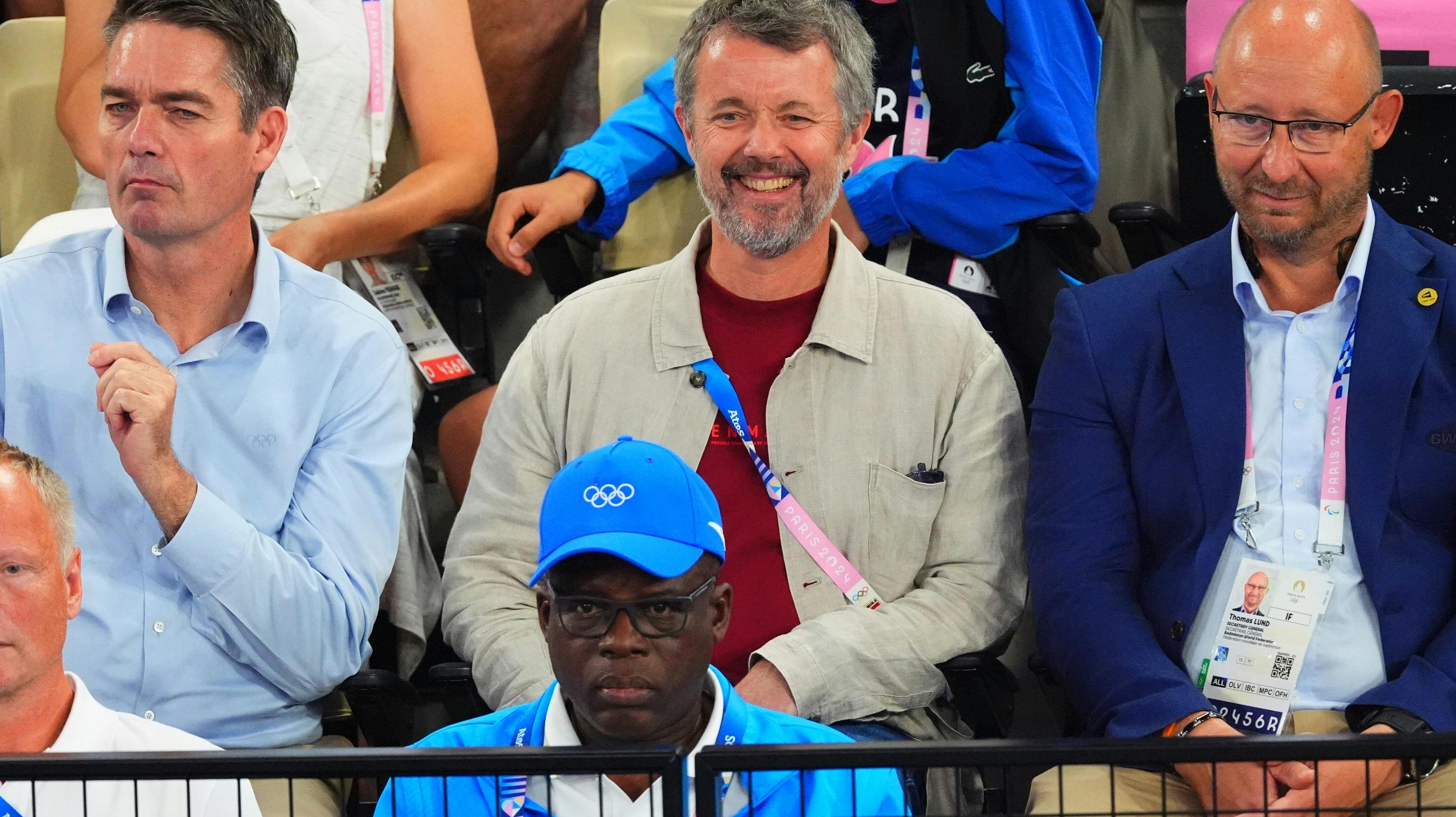 Kong Frederik overværede nok engang Viktor Axelsen i Paris, da badmintonstjernen mandag sikrede sig sin anden guldmedalje.