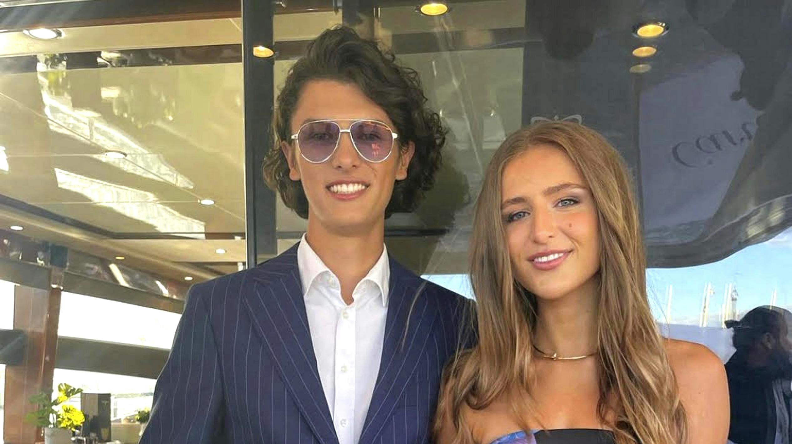 Grev Nikolai og Benedikte Thoustrup deler flittigt ud af billederne fra feriealbummet denne sommer