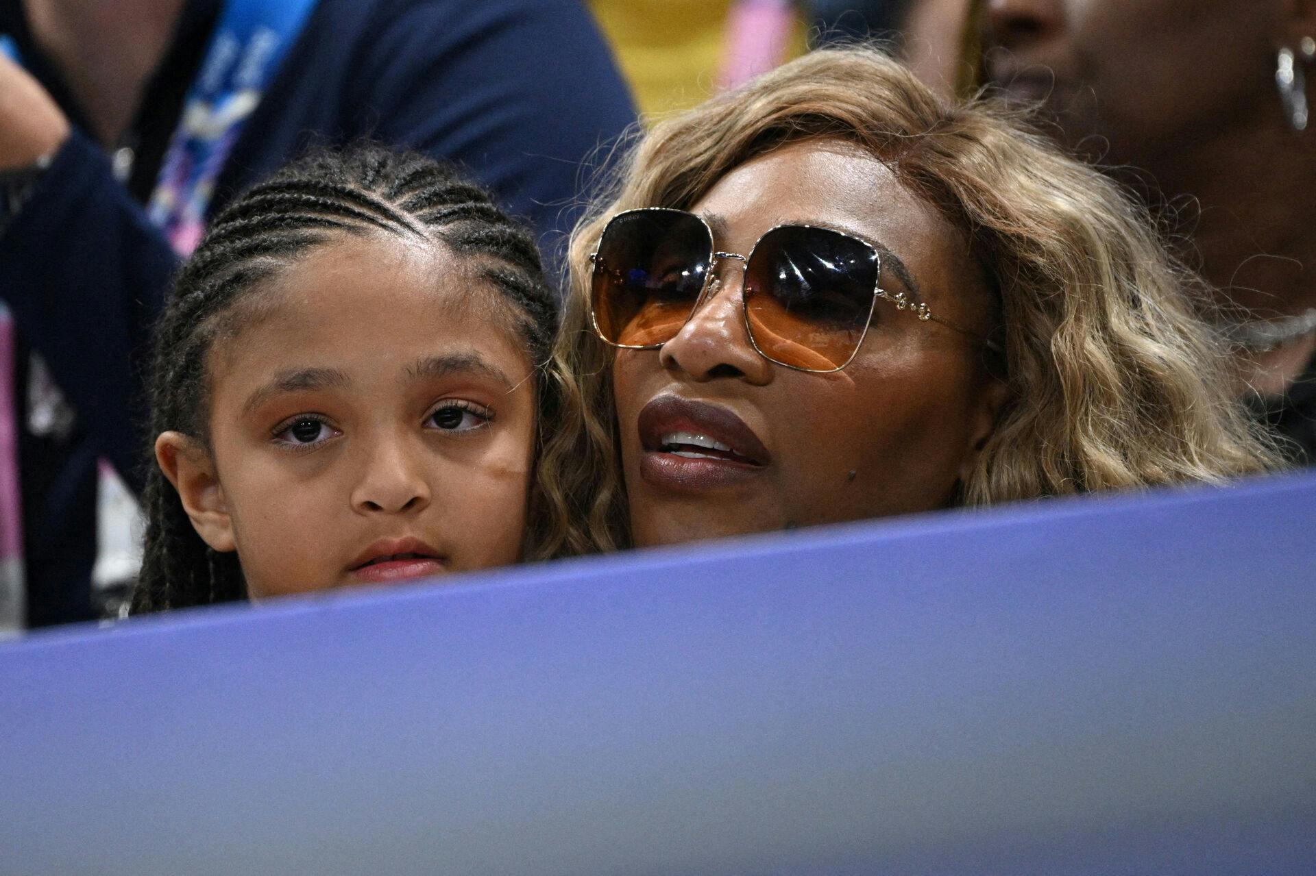 Serena Williams overværede mændenes kvartfinale i Volleyball i Paris.