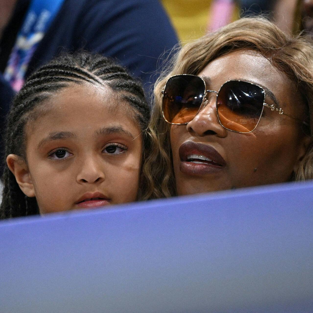 Serena Williams overværede mændenes kvartfinale i Volleyball i Paris.