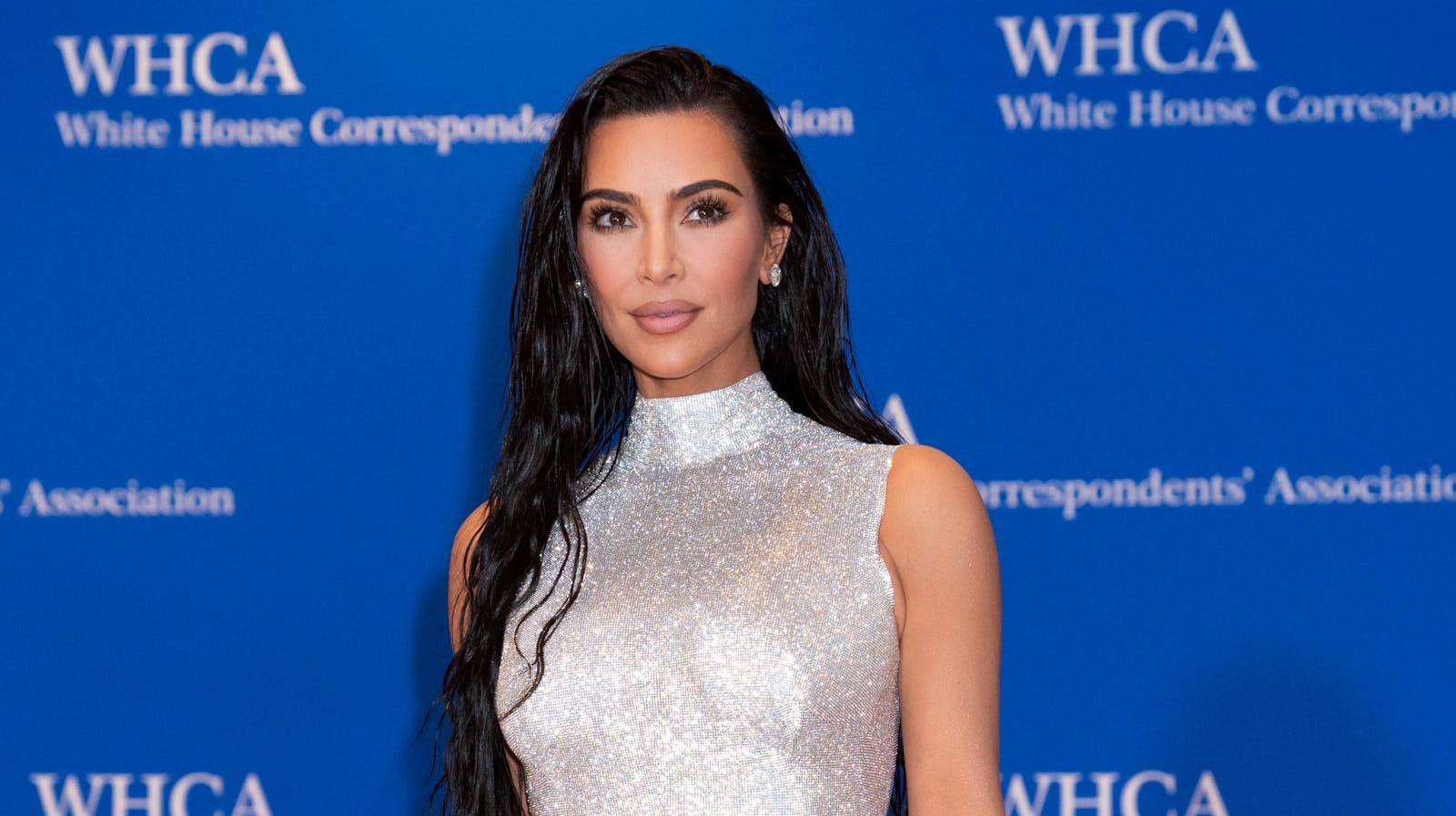 Kim Kardashian føler sig stalket og vil have et politi tilhold mod en mand.