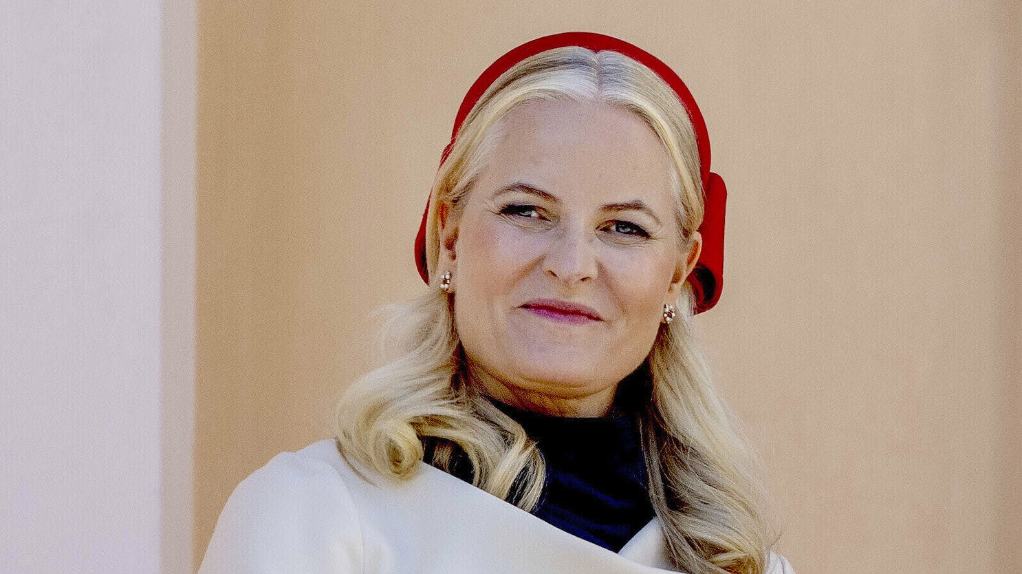 Den norske kronprinsesse Mette Marit har udskudt sin rejse til Paris, hvor sommerens OL bliver afholdt.