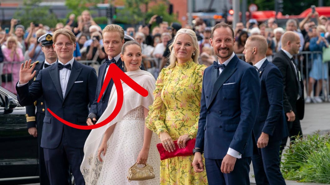 På den røde løber optræder Marius sammen med sine halvsøskende og stedfar - men kongelig bliver han aldrig.