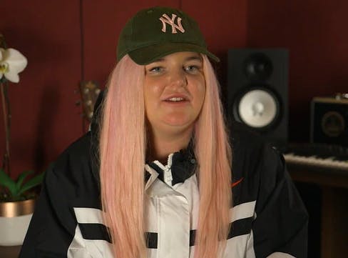 Tones and I i studiet kort tid efter udgivelsen af "Dance Monkey".