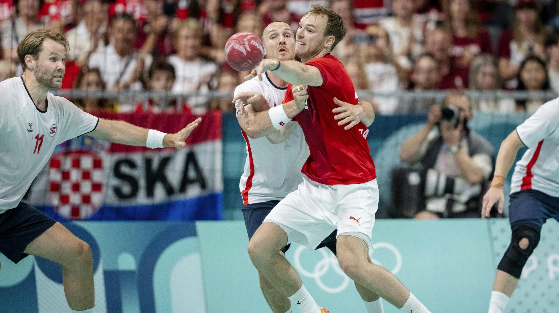 Petter Øverby var knap så kæk, da Norge fik ørerne i maskinen mod Mathias Gidsel og Danmark tidligere i OL-turneringen.