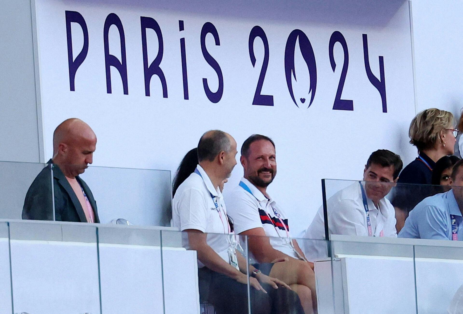 Paris 2024 Olympics - Athletics - Men's 1500m Final - Stade de France, Saint-Denis, France - August 06, 2024. Haakon, Crown Prince of Norway in the stands REUTERS/Phil Noble