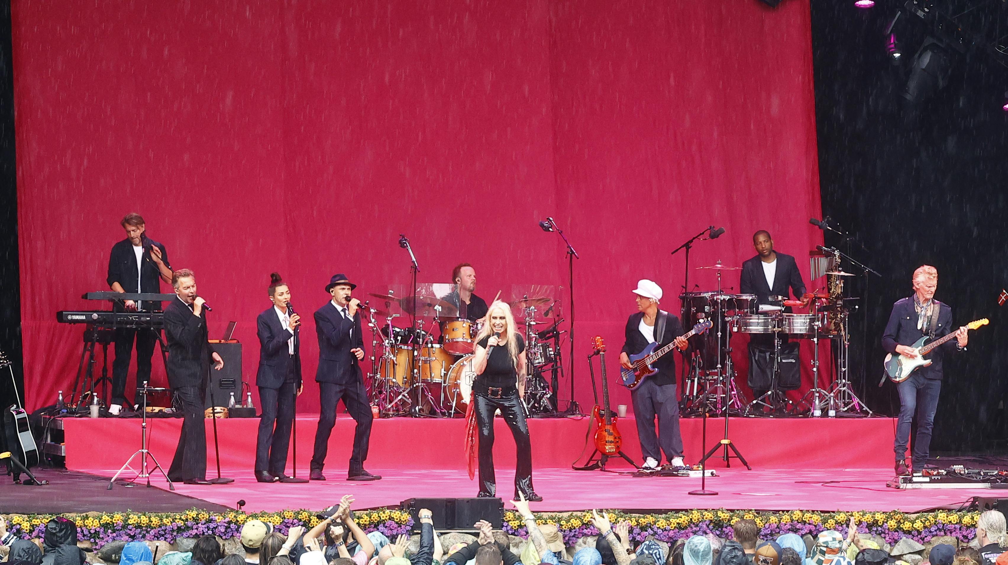 Sanne Salomonsen med "The Antonelli Orchestra" på Bøgescenen onsdag eftermiddag. 