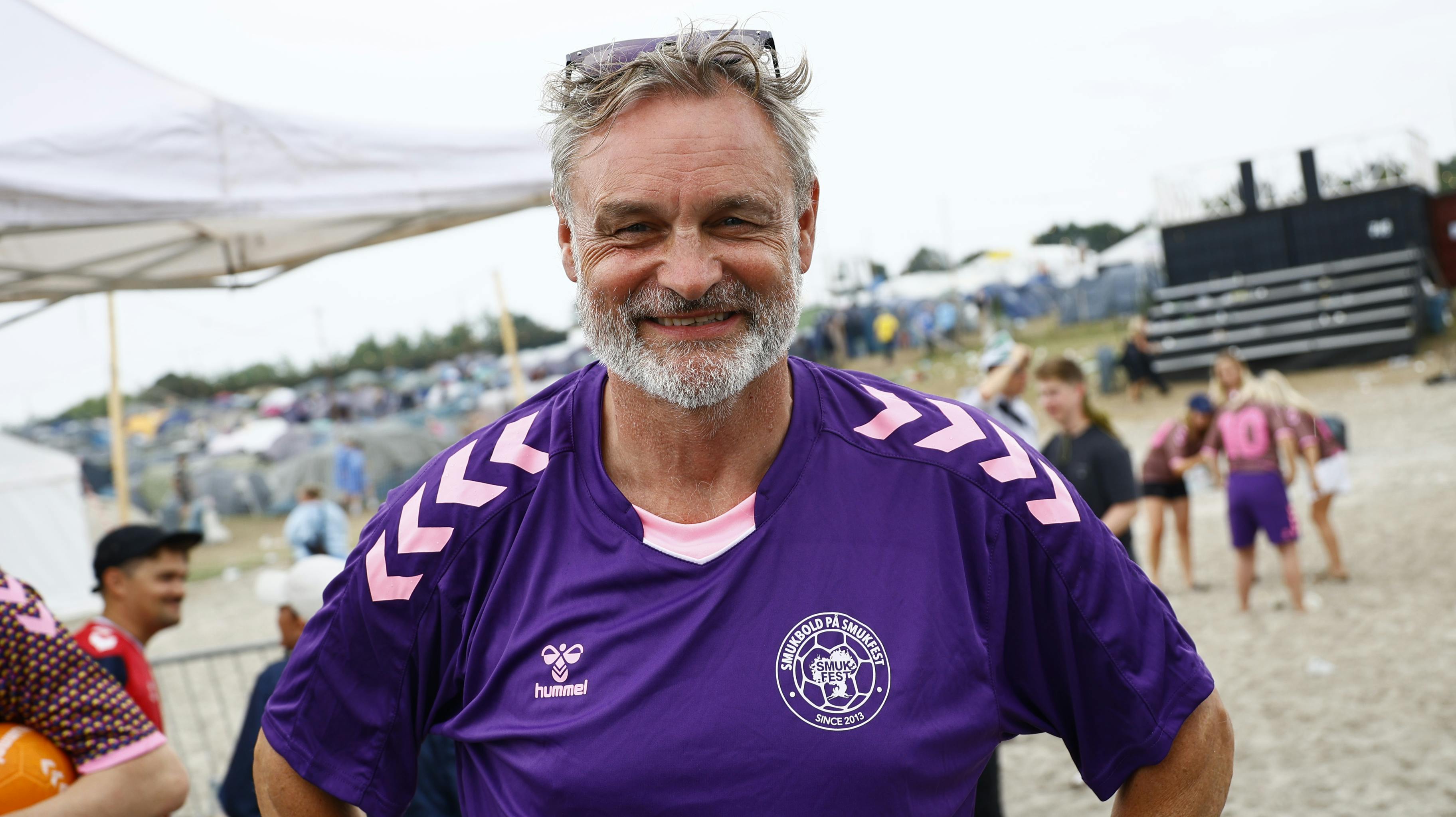 Claus Elming opfordrede igen i år publikum til at smide tøjet, og det må man sige gav pote. 