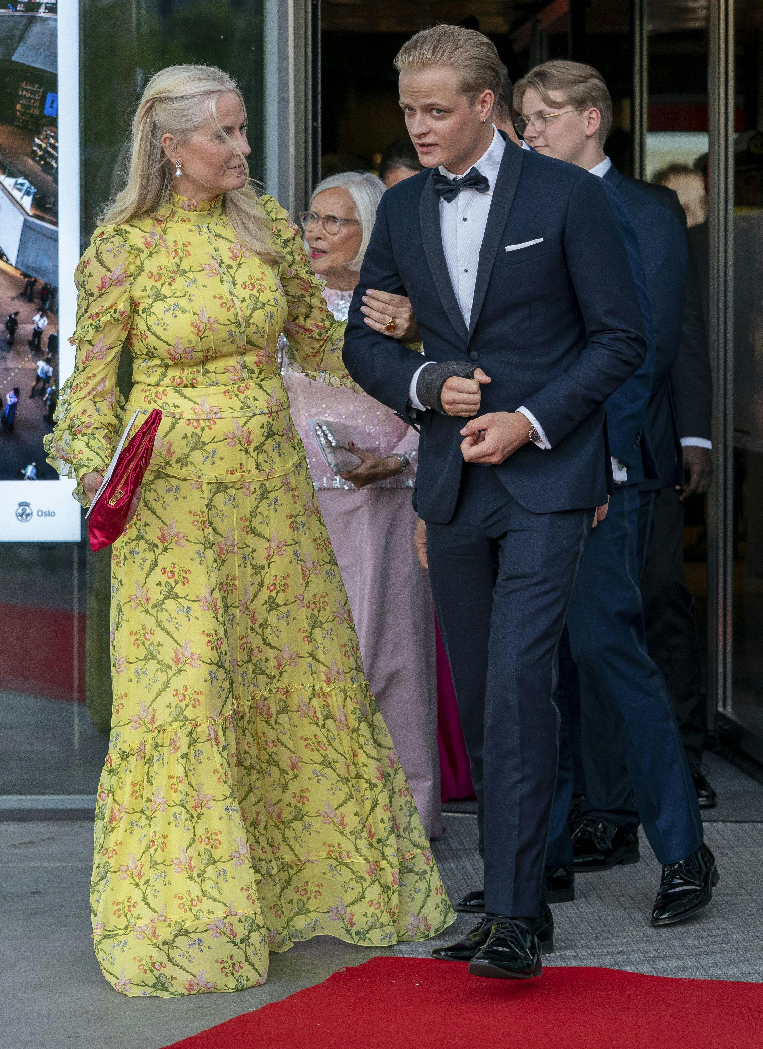 Marius Borg Høiby, der er søn af den norske kronprinsesse Mette-Marit, blev søndag anholdt.