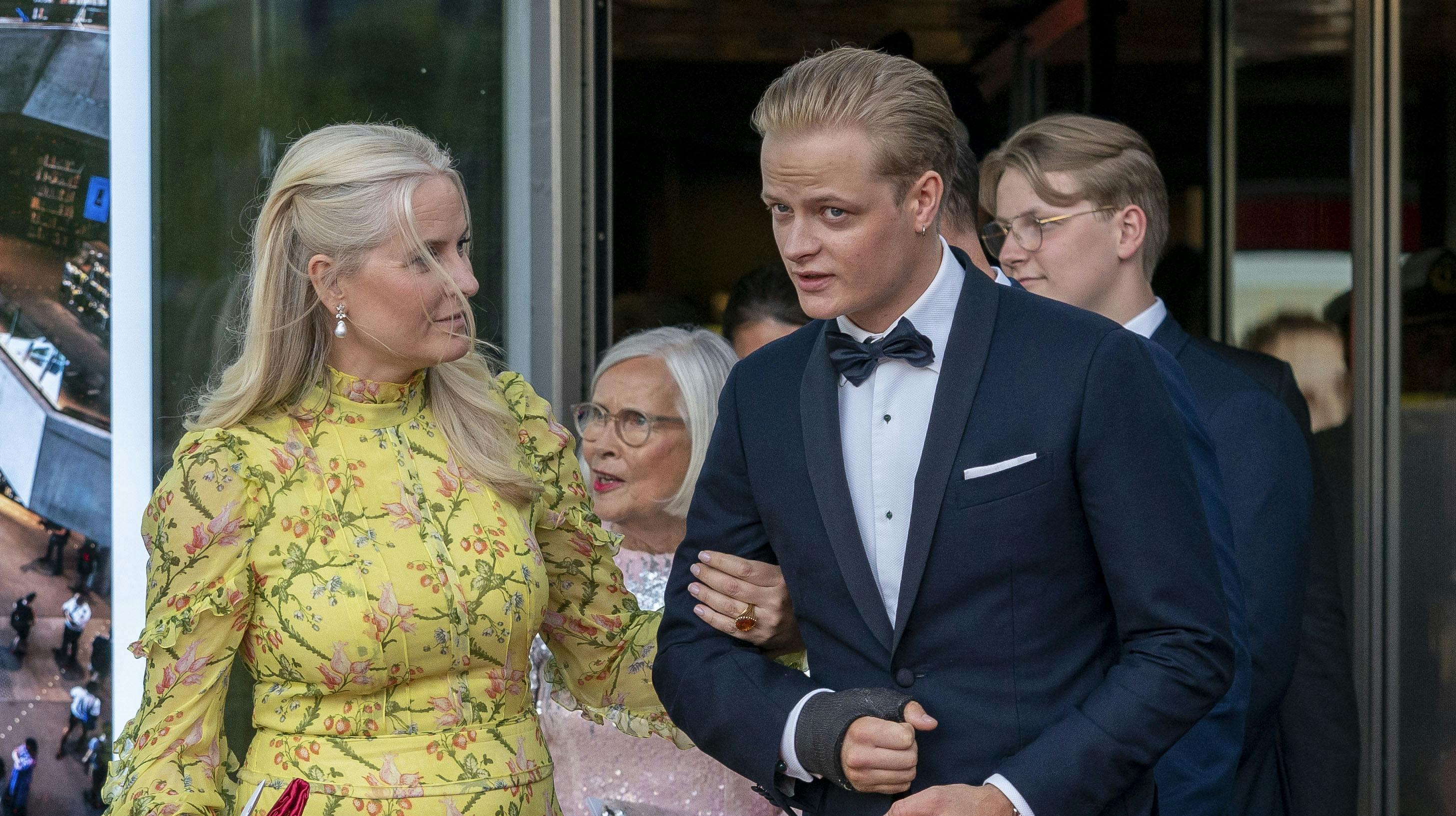 Marius Borg Høiby, der er søn af den norske kronprinsesse Mette-Marit, blev søndag anholdt.