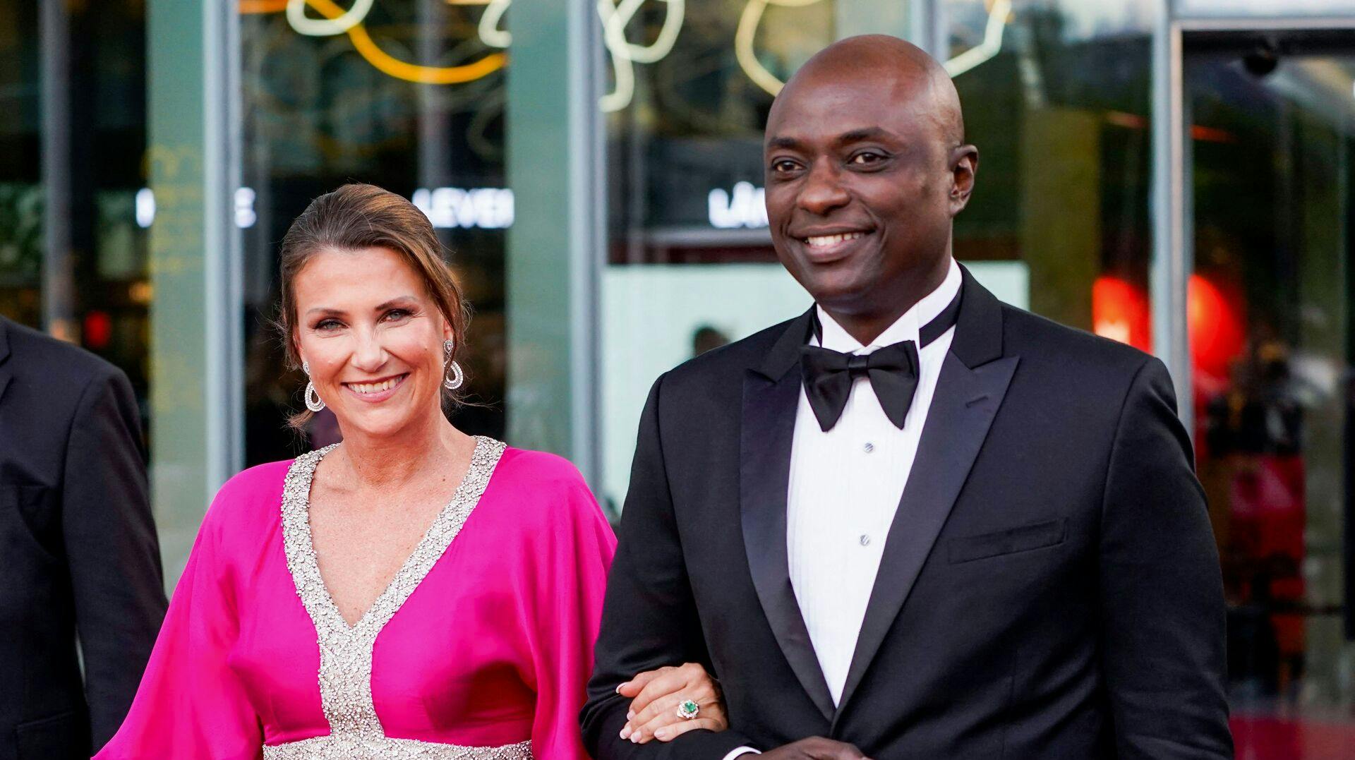 Her ses parret Durek Verrett og prinsesse Märtha Louise, som har offentligjorde deres kærlighed til hinanden tilbage i maj 2019.