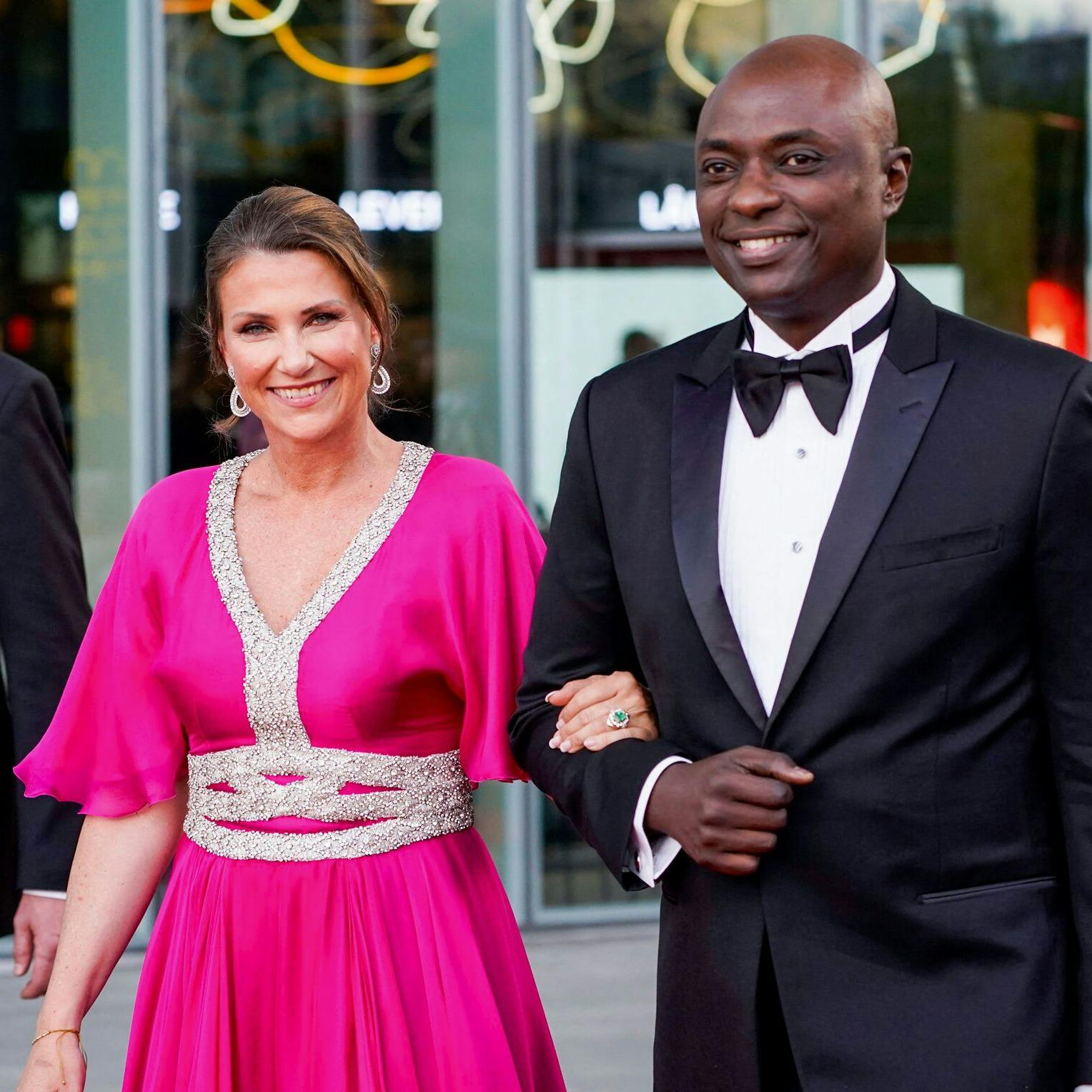 Her ses parret Durek Verrett og prinsesse Märtha Louise, som offentligjorde deres kærlighed til hinanden tilbage i maj 2019.