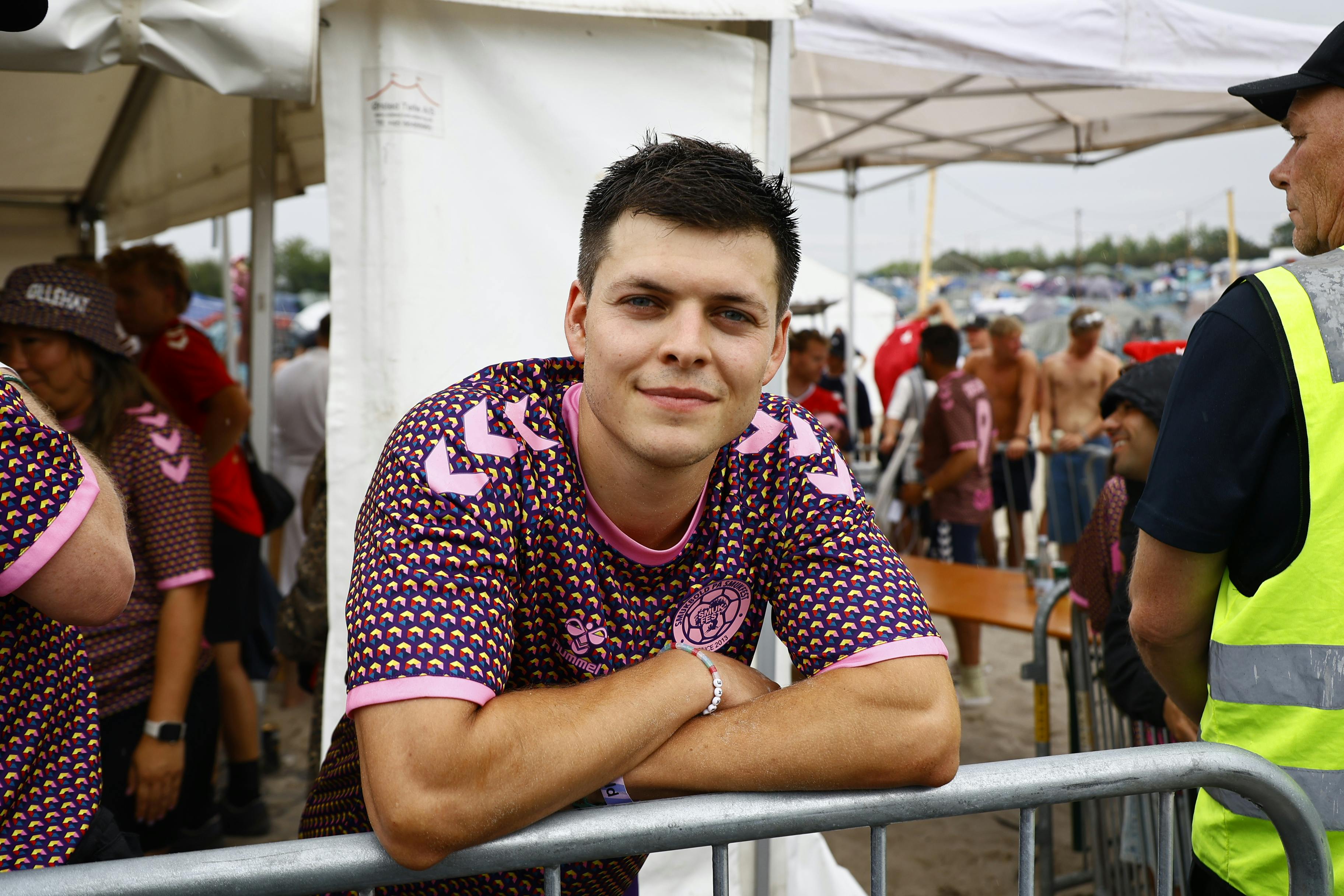 Røvlækre Alex Høgh Andersen blottede ballerne til ære for publikum.