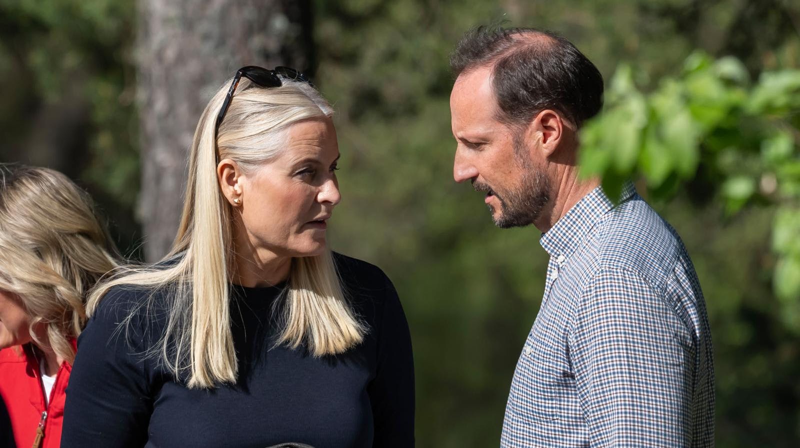Mette-Marit og Haakon kan snart være genforenet i Paris, efter det ellers kom frem, at hun slet ikke møder op under OL i år.