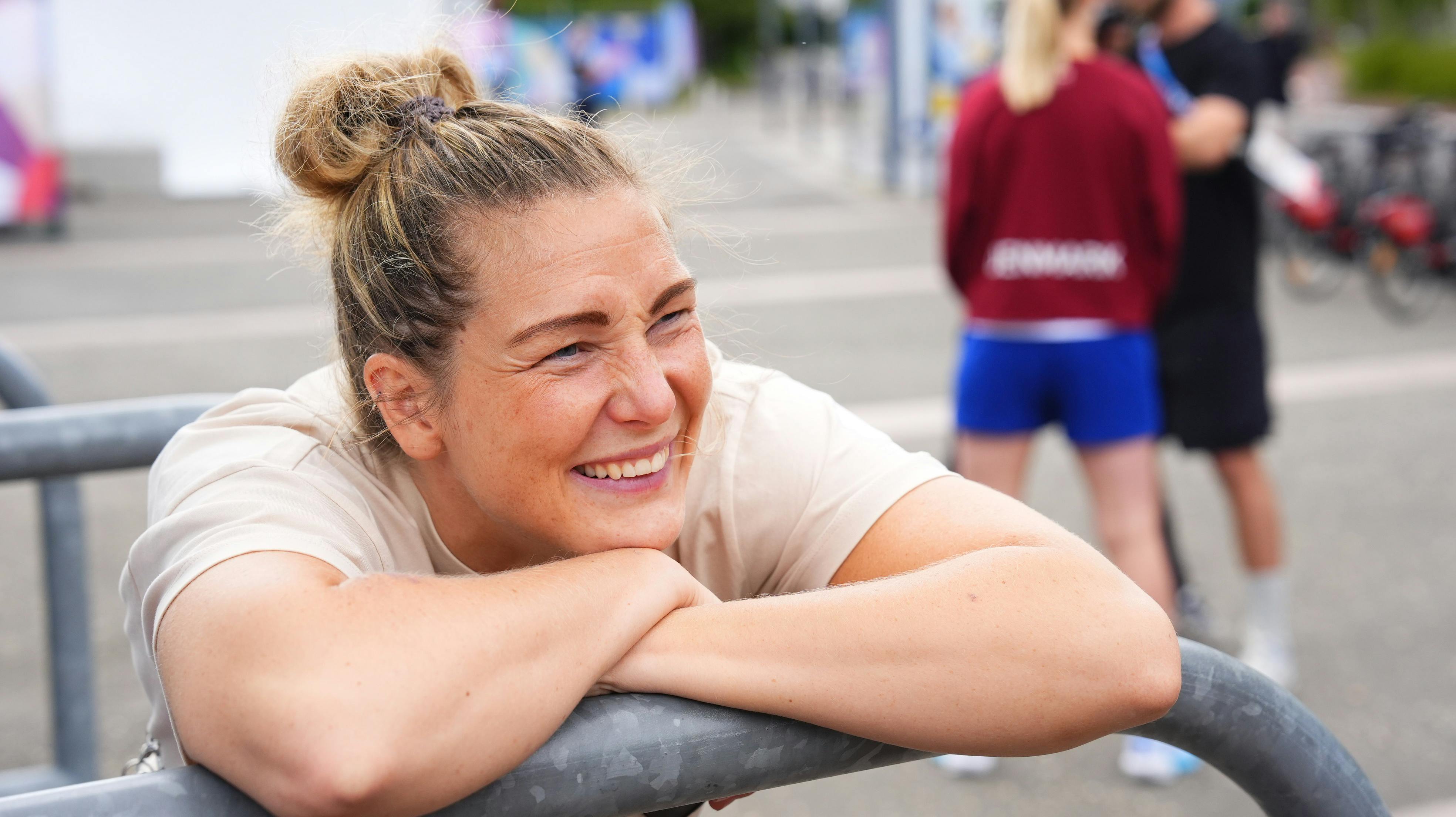Rikke Iversen var i bedre humør fredag eftermiddag, end hun var torsdag aften. 
